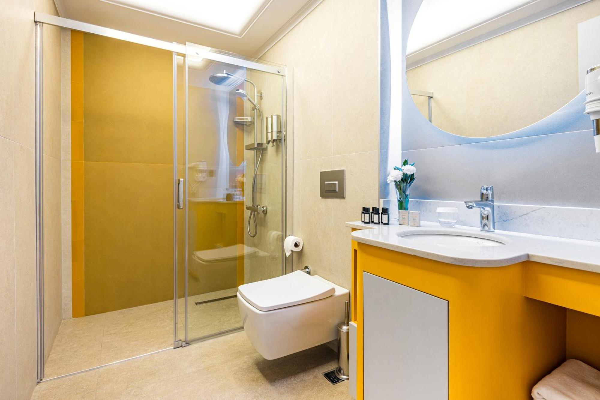 Deluxe Suite with Terrace
