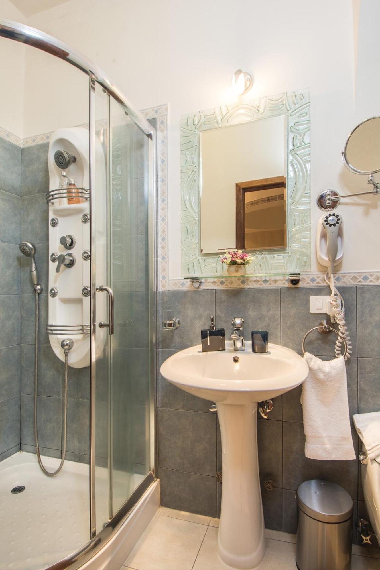 King Suite Spa Bath