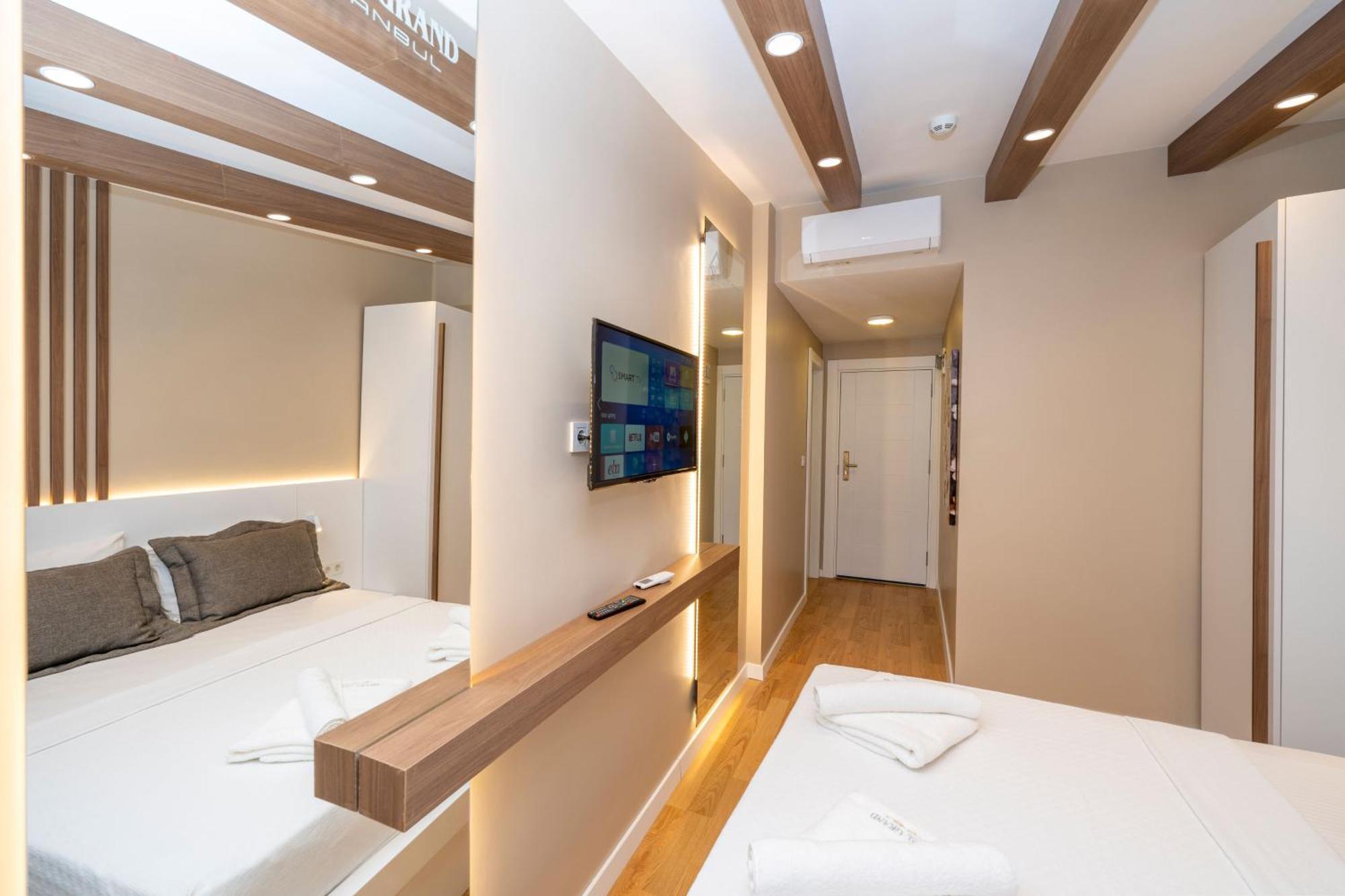 Deluxe Queen Room