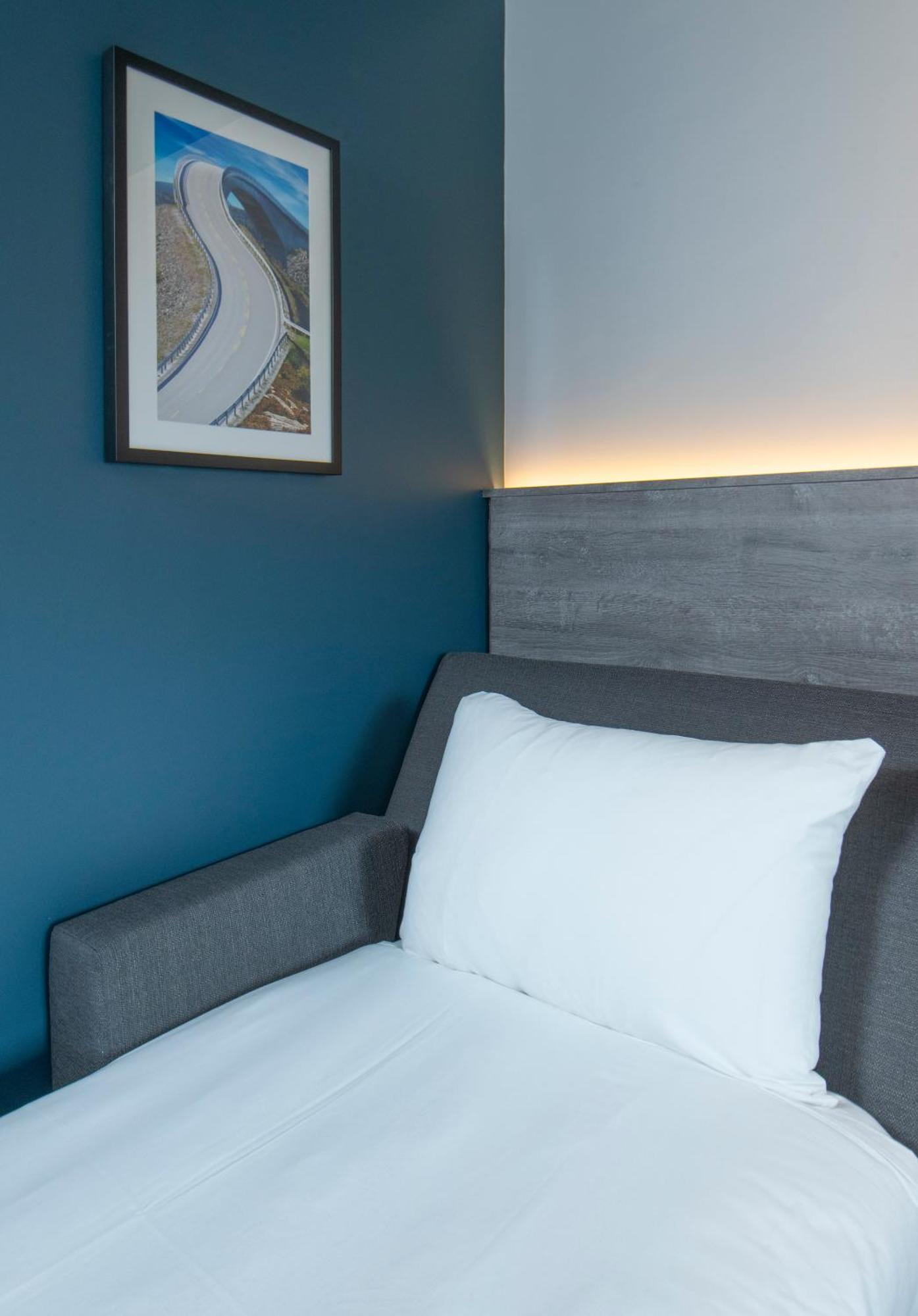 Standard Double Room Mobility Access