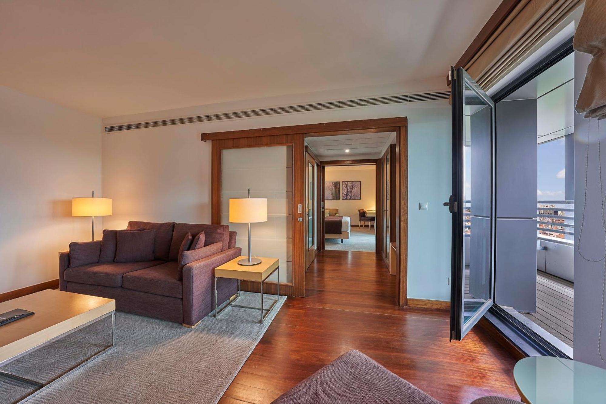Deluxe Suite City View