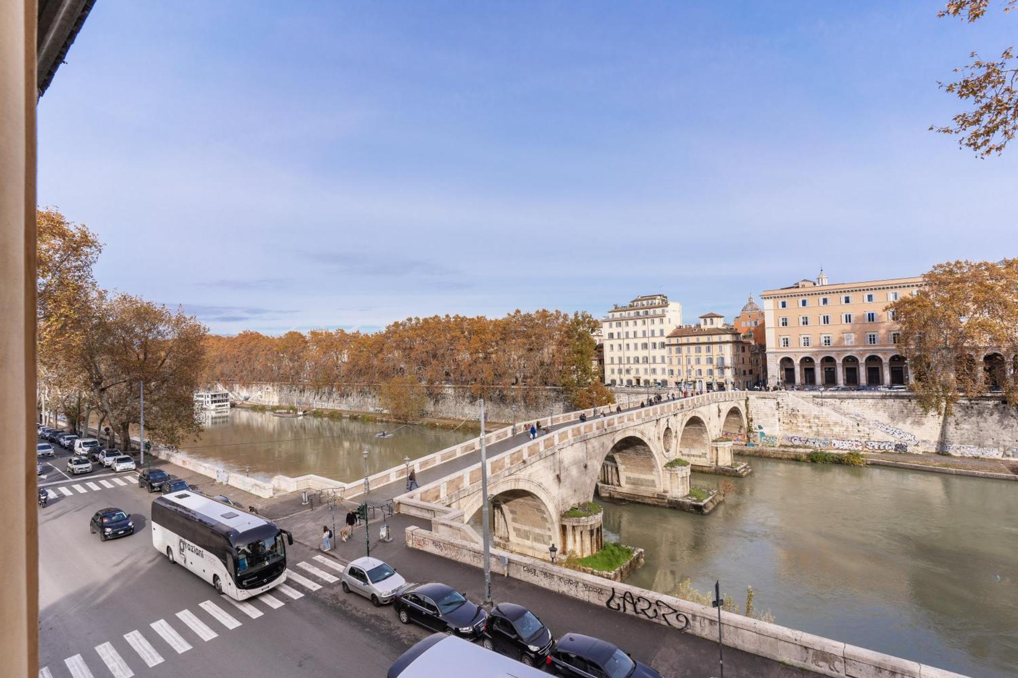 Three-Bedroom Apartment Separate Building Address Lungotevere Raffaello Sanzio n1