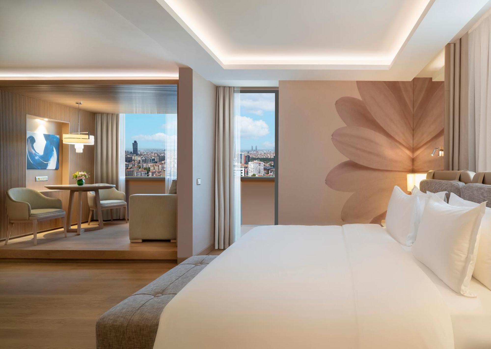 Junior Suite Room City View One King Bed