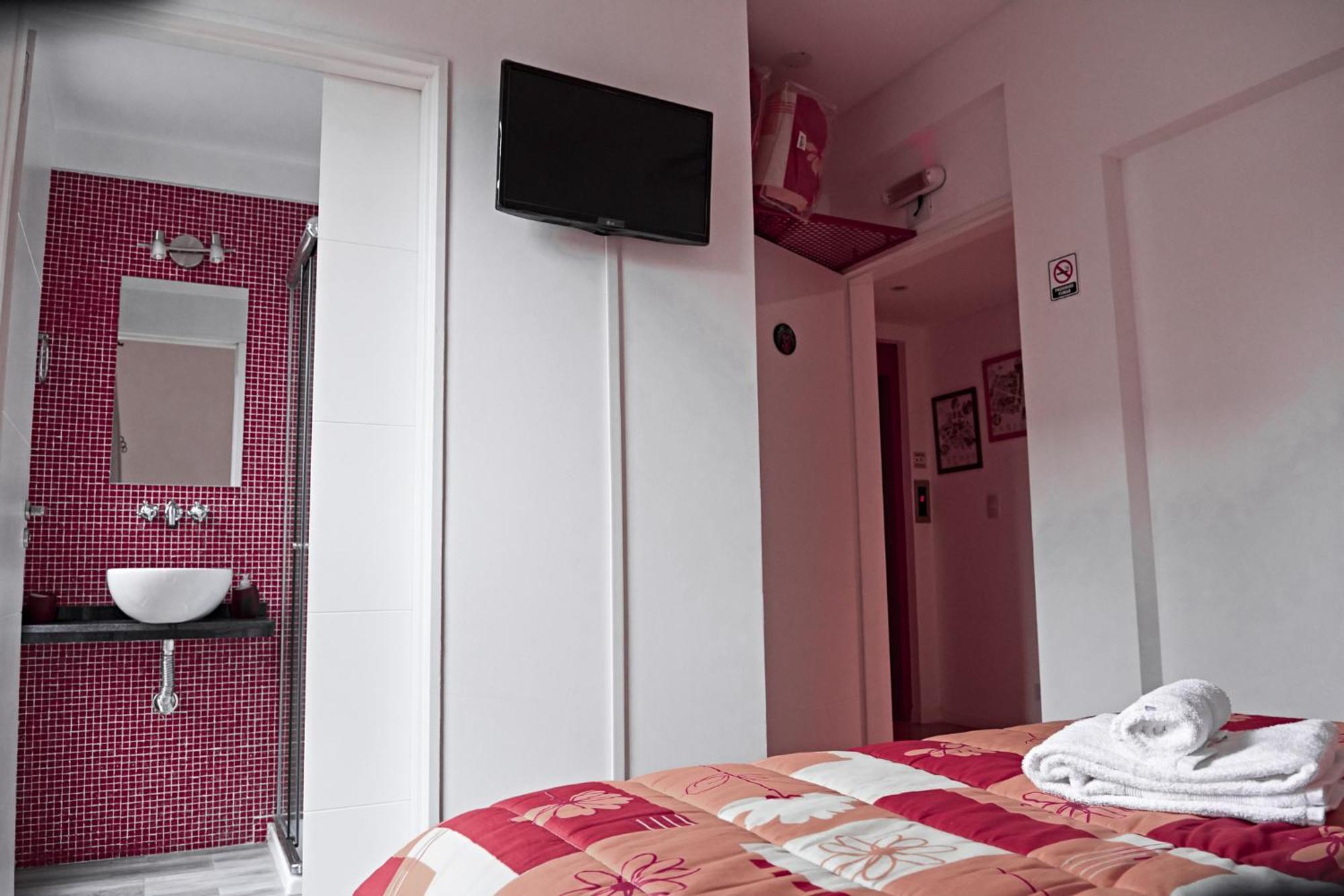 Double or Twin Room Private Bathroom