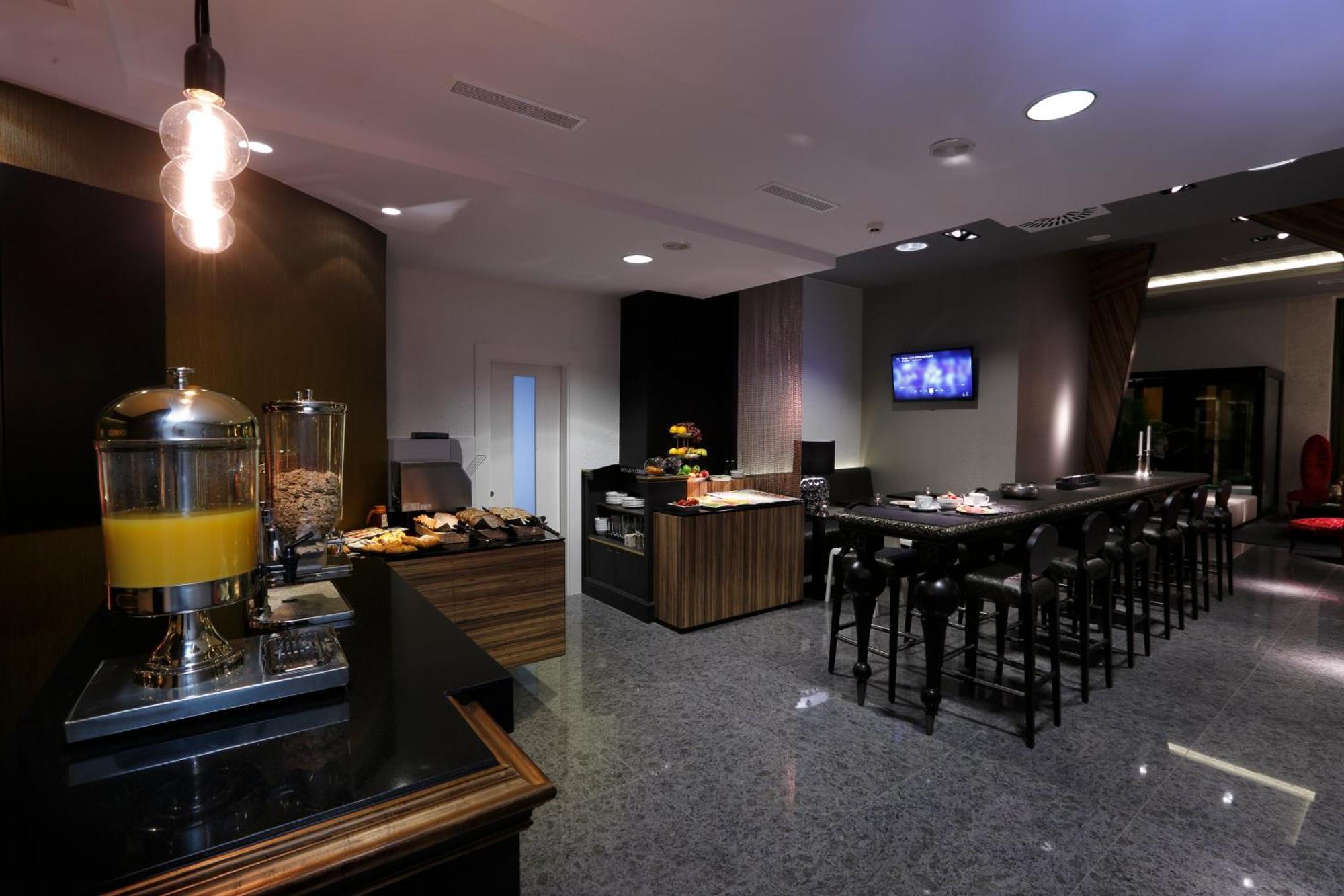 Double or Twin Room Terrace