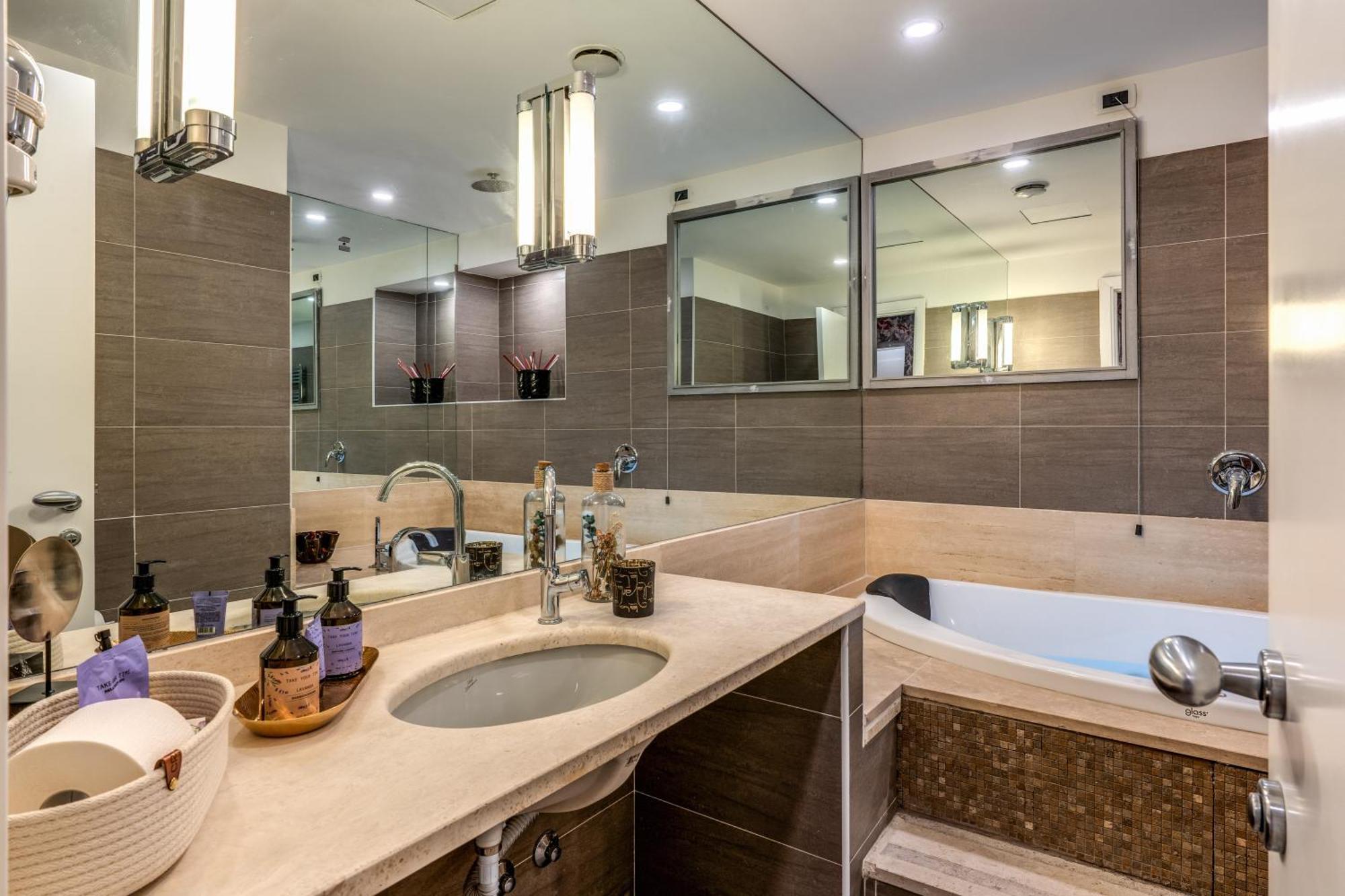 King Room Spa Bath