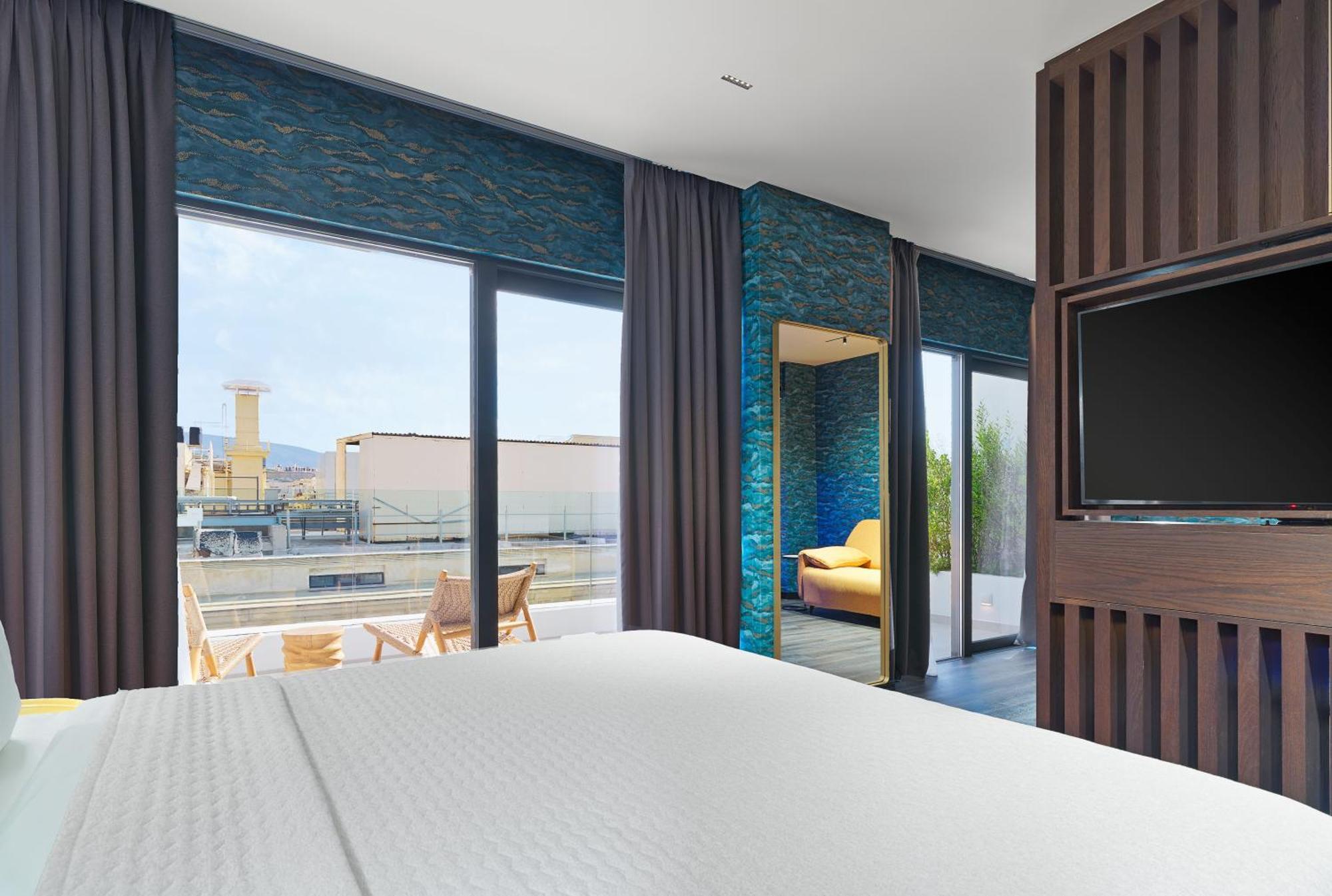 NYX Executive Suite Lounge Access