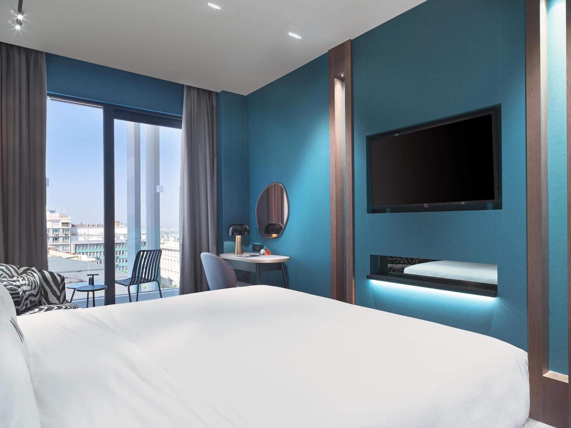 Deluxe Acropolis Room Lounge Access