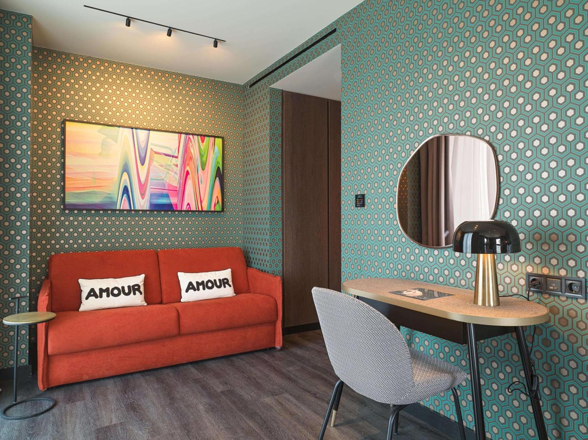 NYX Executive Suite – 3 Rooms Interconnected