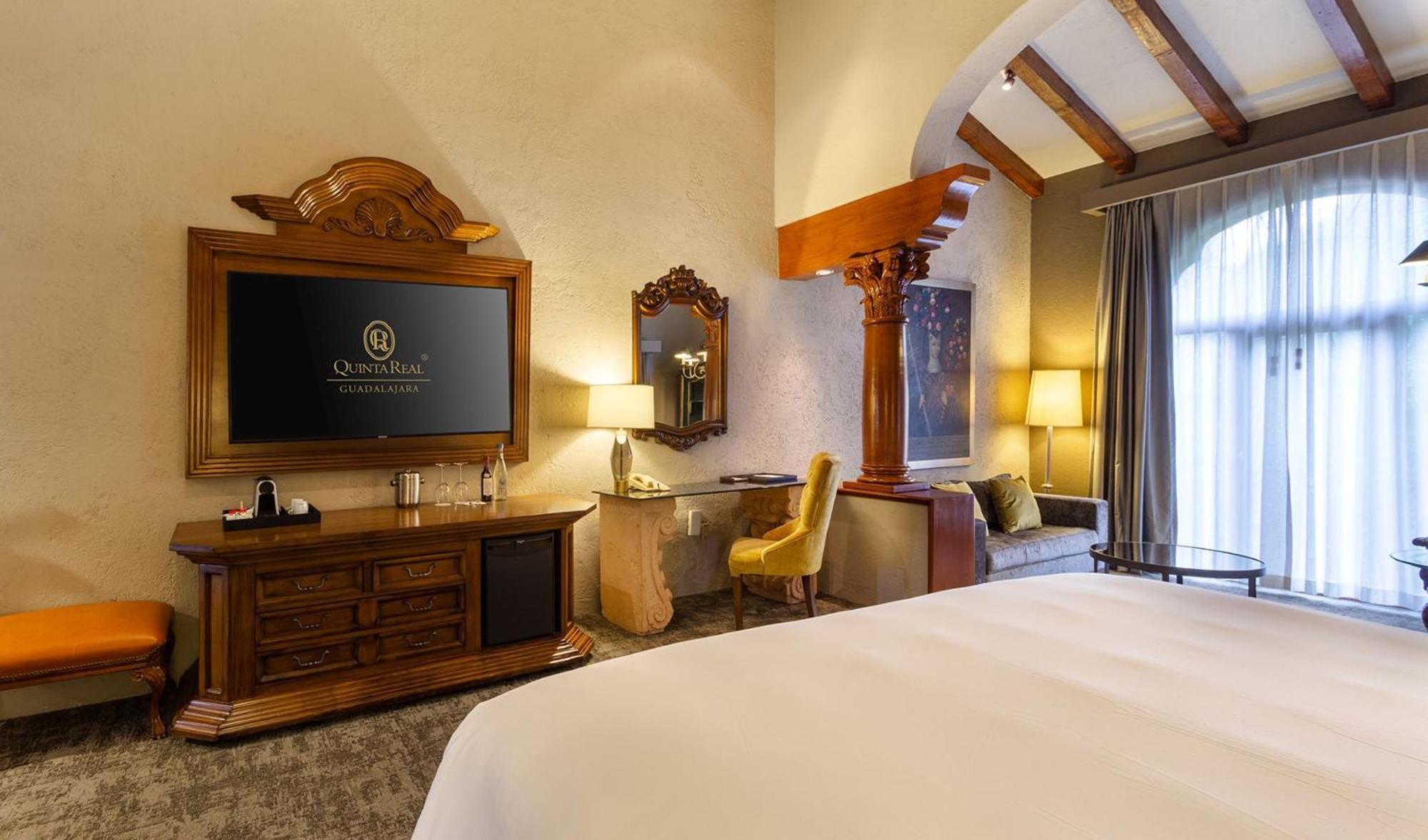Grand Class King Suite