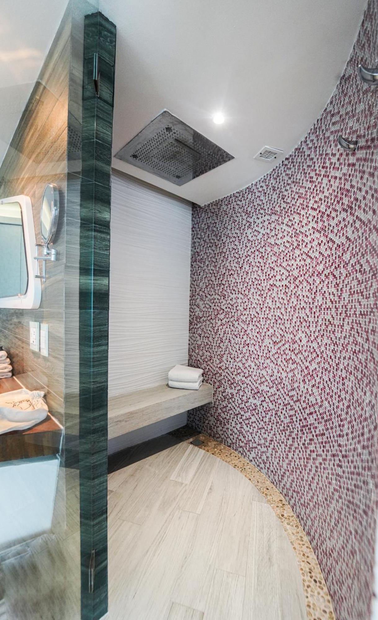 Ocean Front Luxury Suite