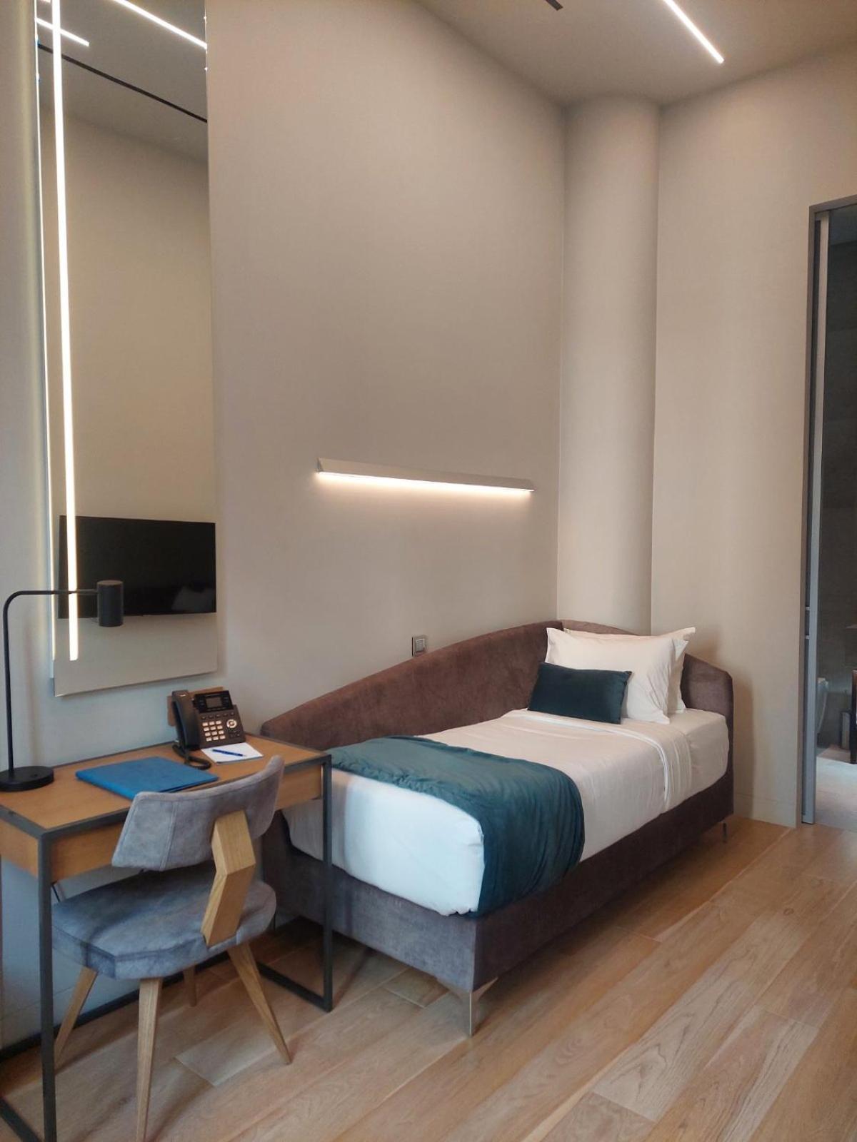 Solo Single Room