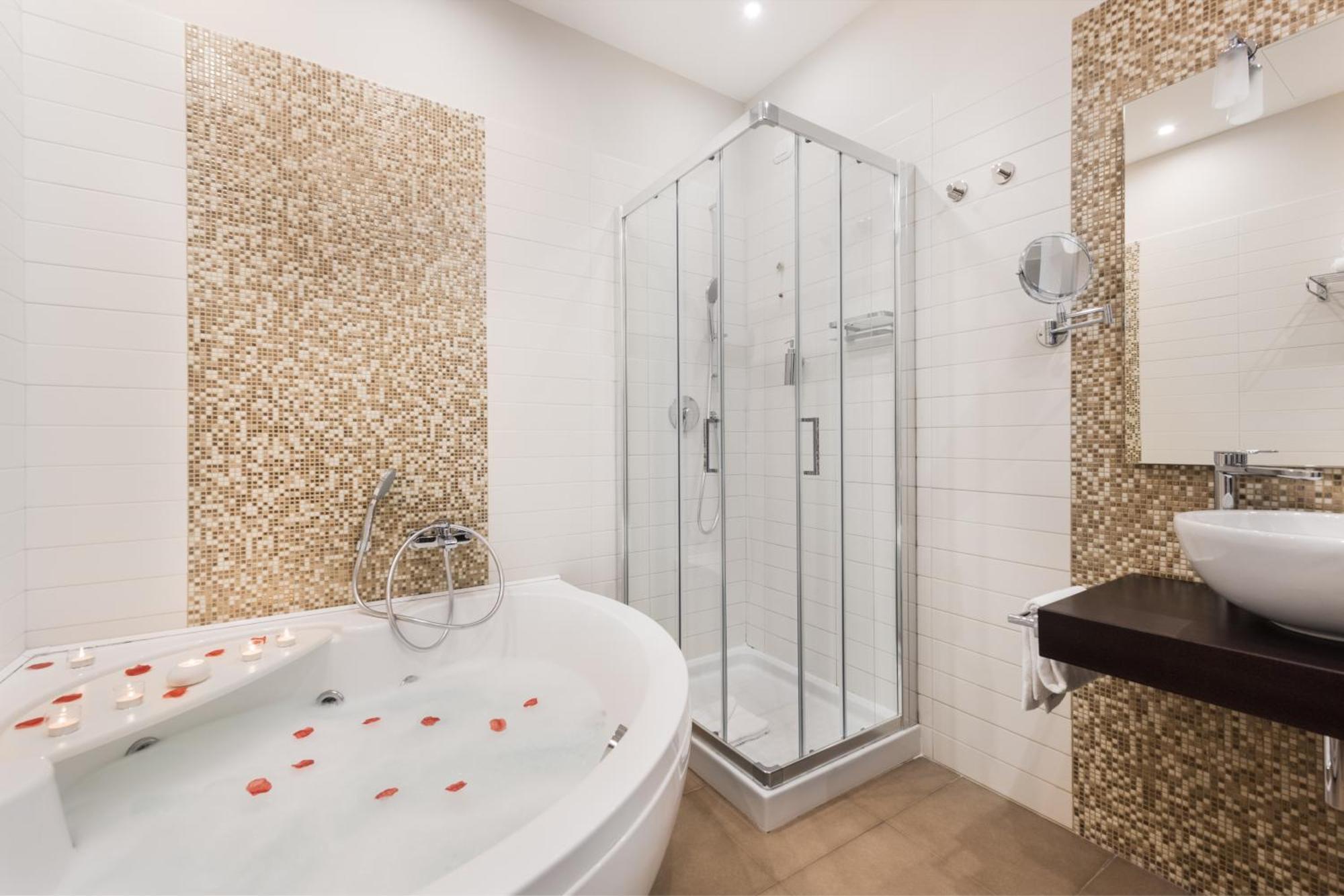 King Suite Spa Bath