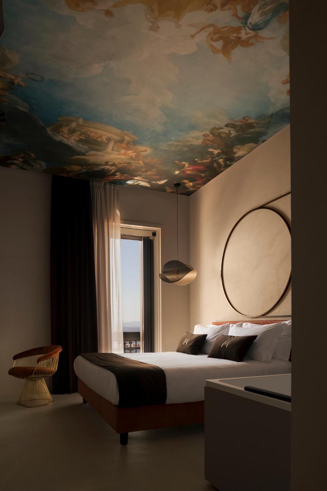 King Room Spa Bath