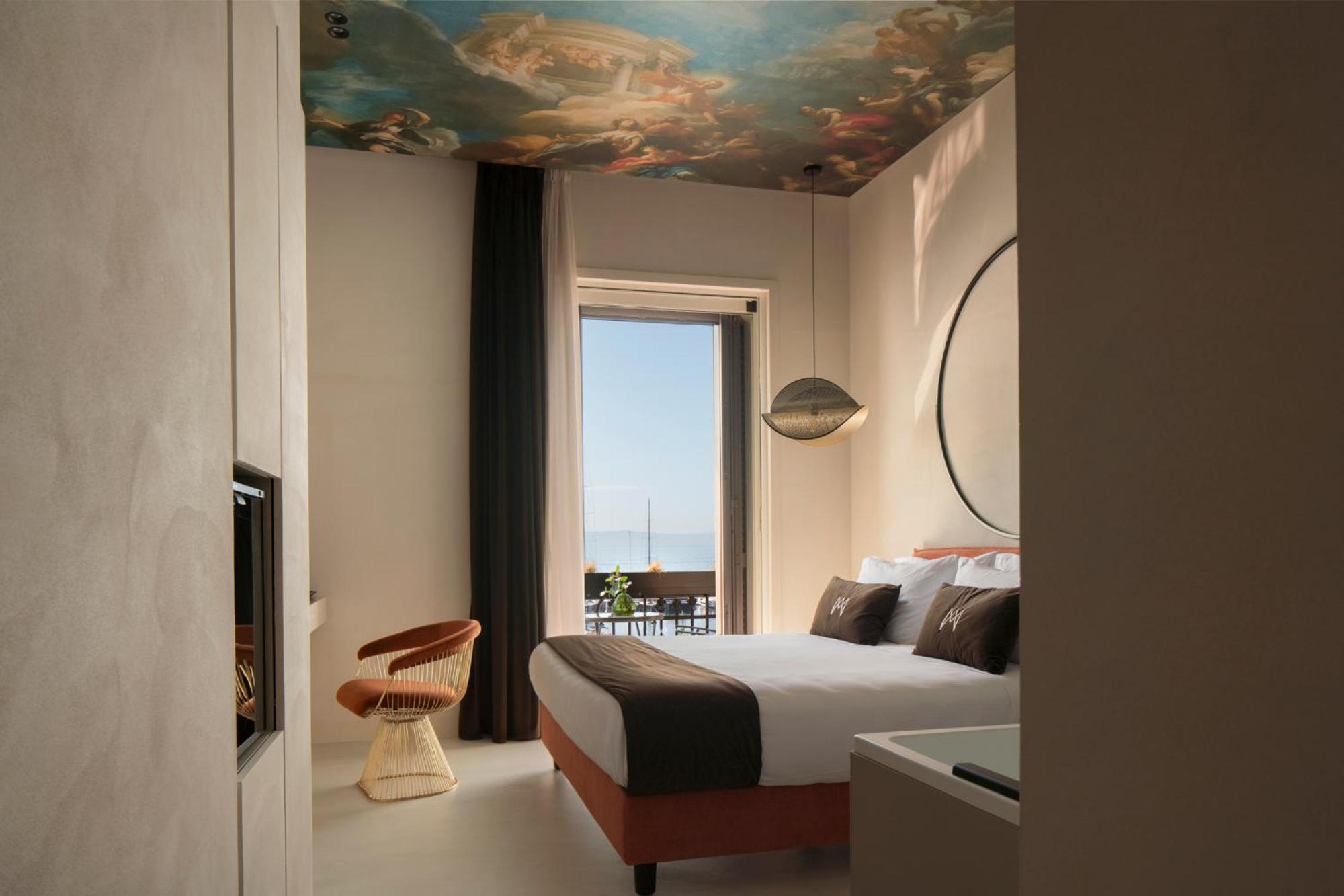 King Room Spa Bath