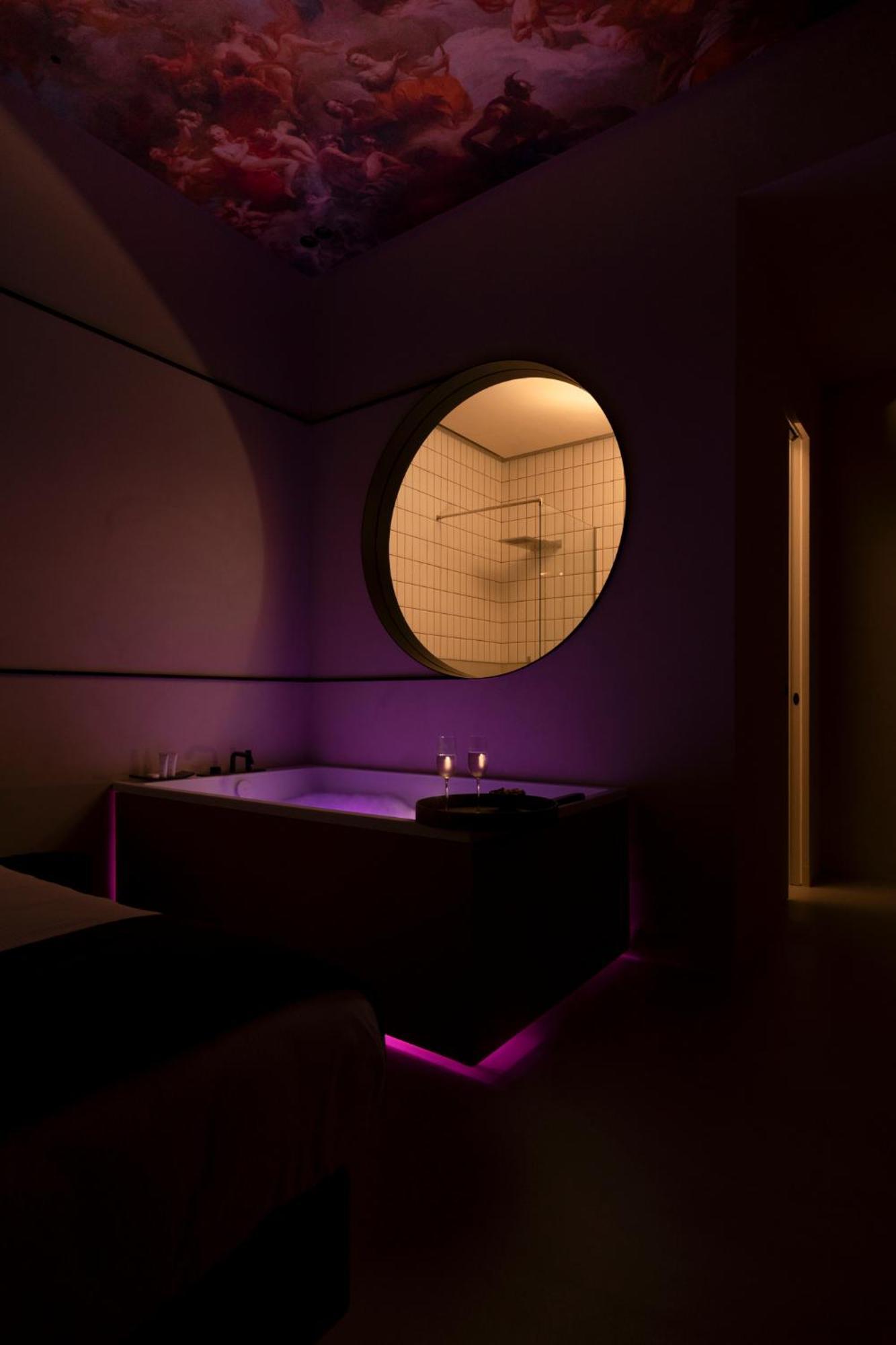 King Room Spa Bath