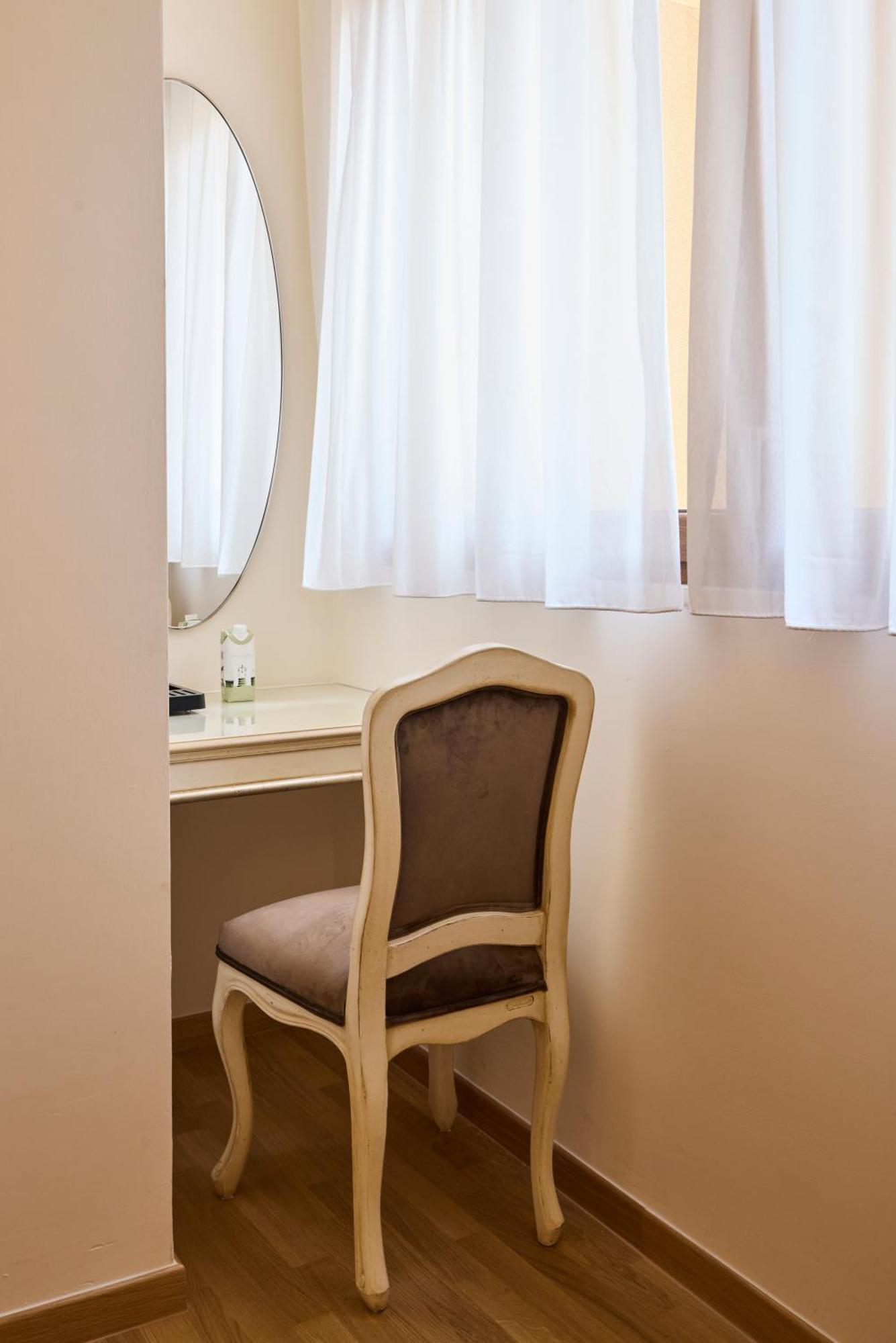 Standard Single Room Dependence