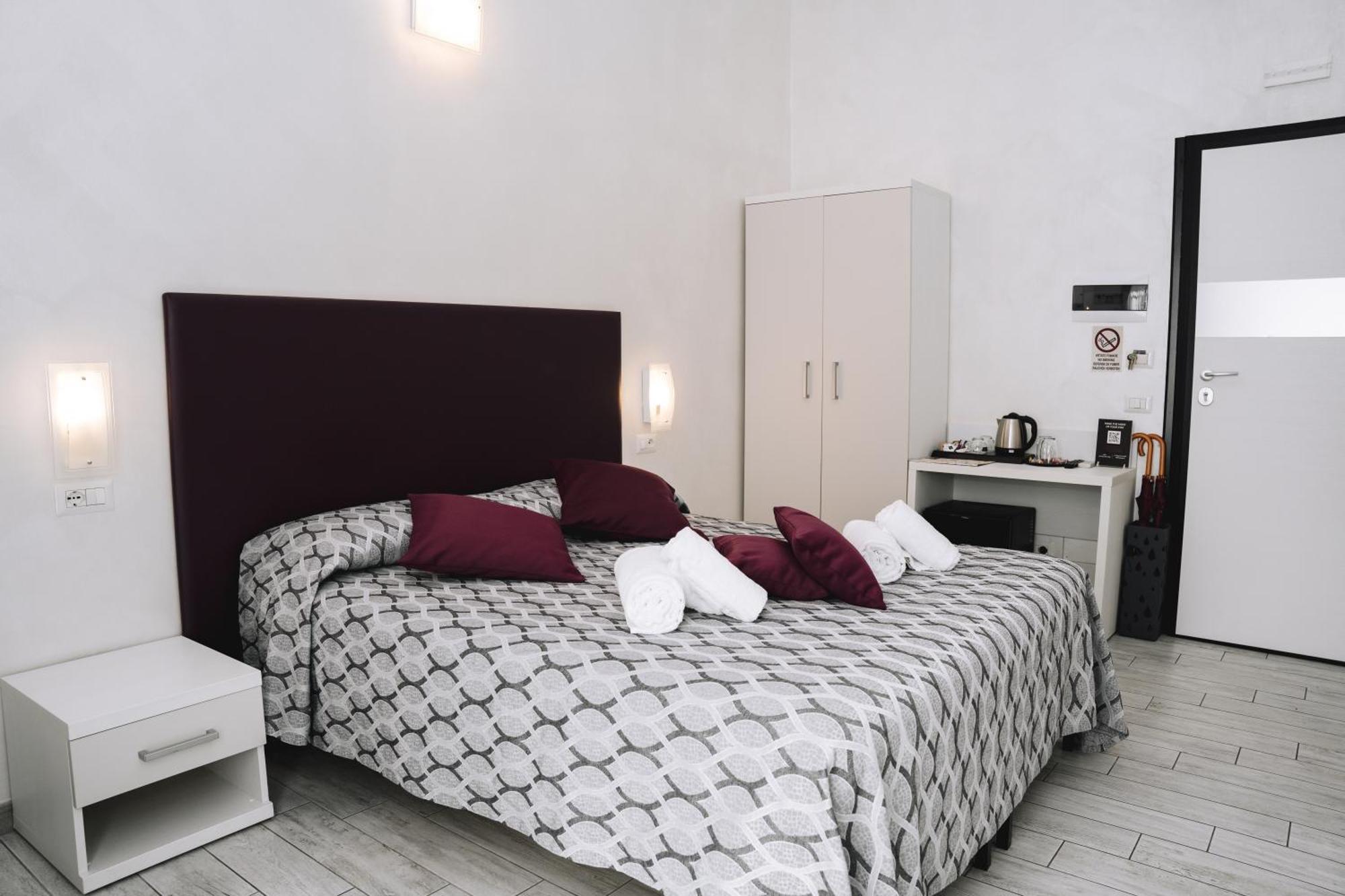 Double or Twin Room Private Bathroom