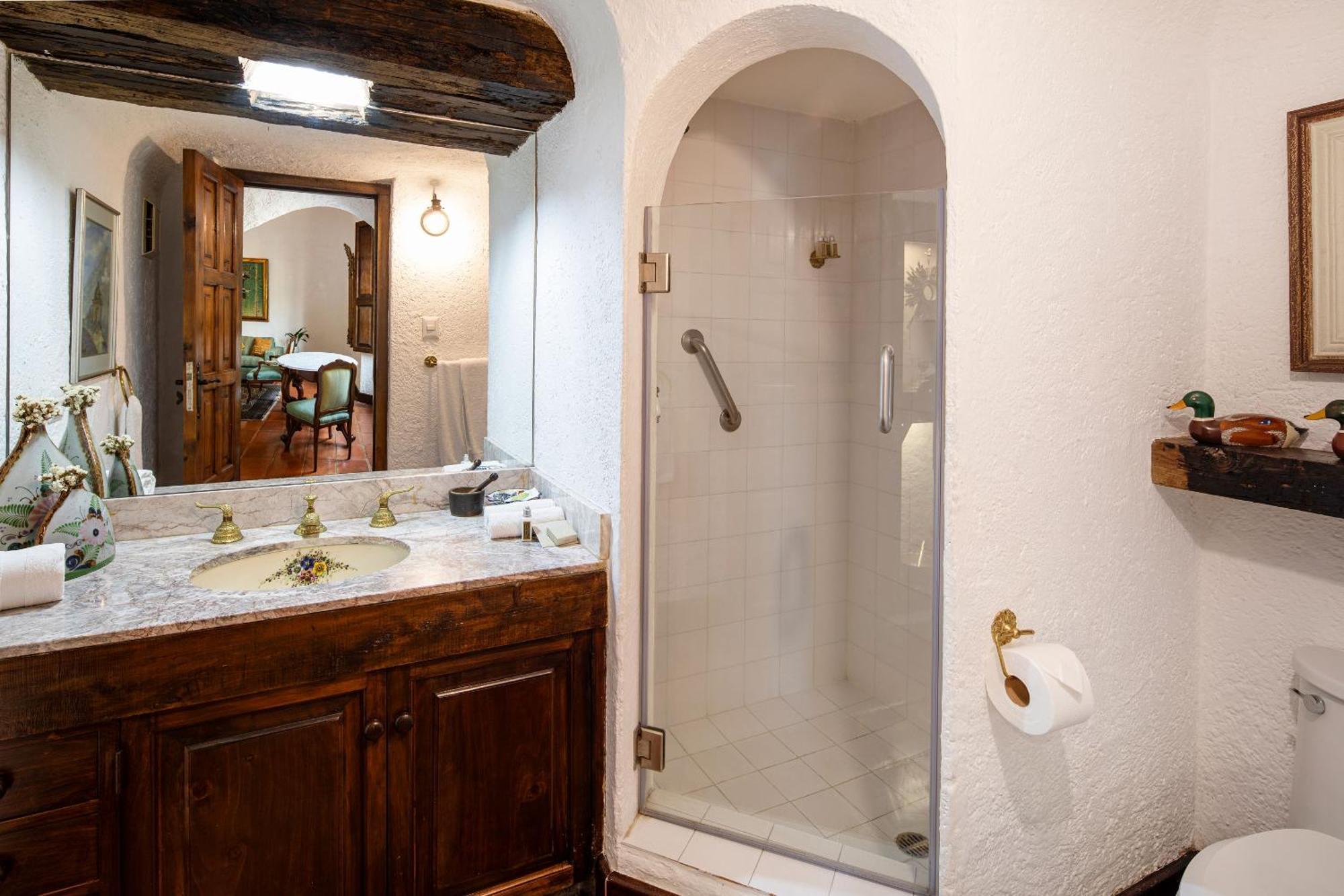Deluxe King Suite