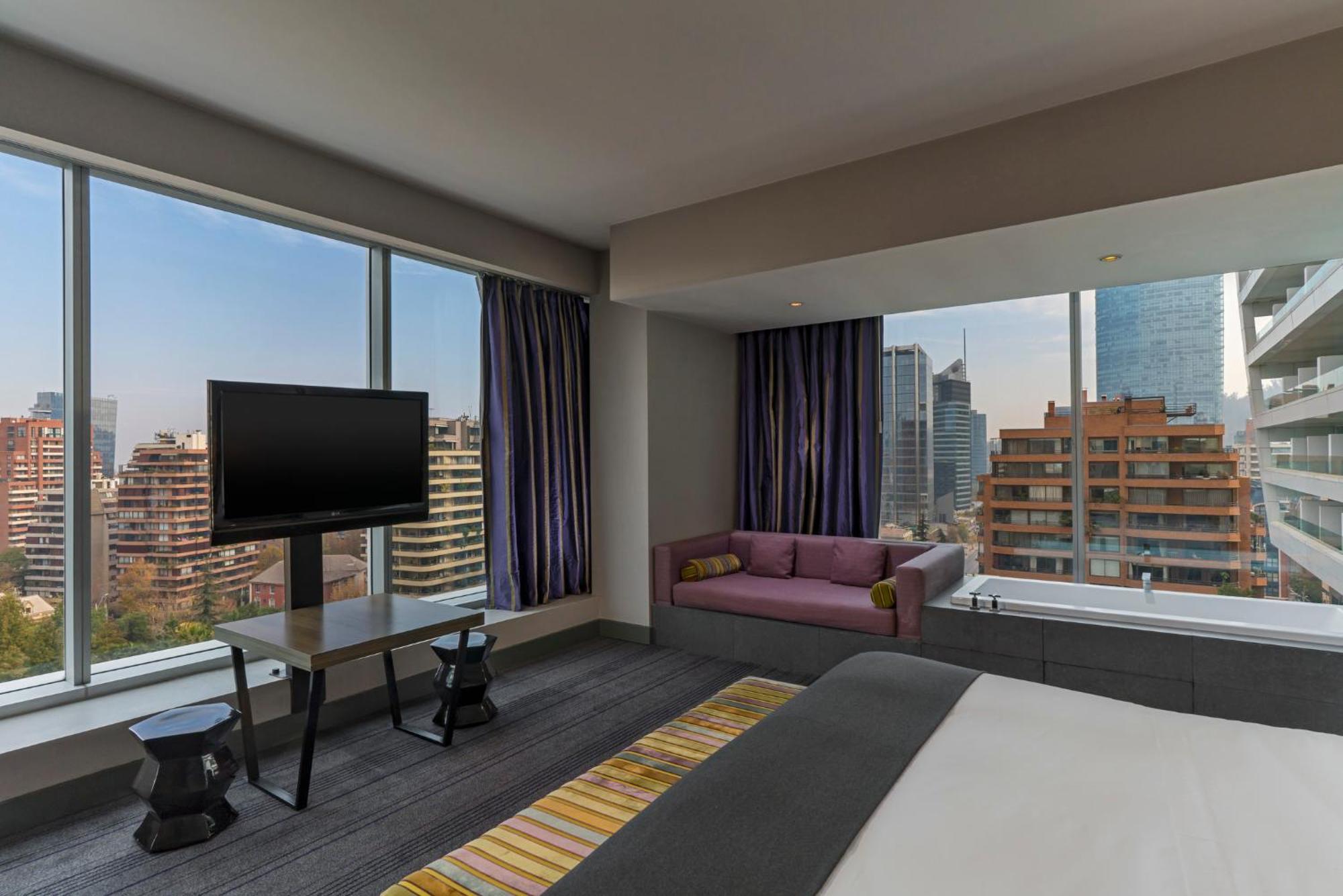 Cool Corner Guest room 1 King City view