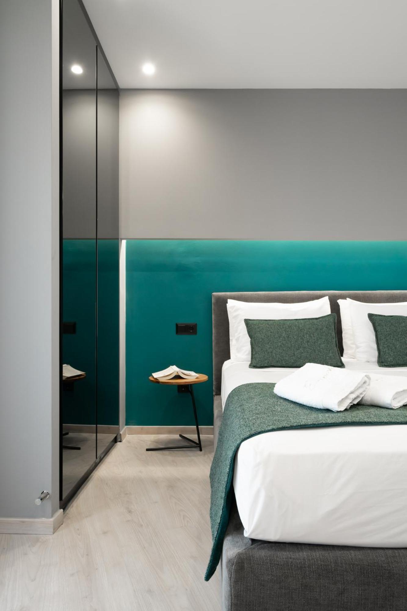 King Suite Balcony & Acropolis View