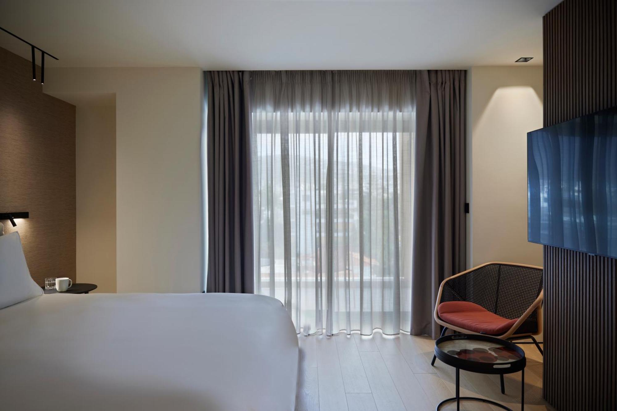 One Bedroom Suite Urban View