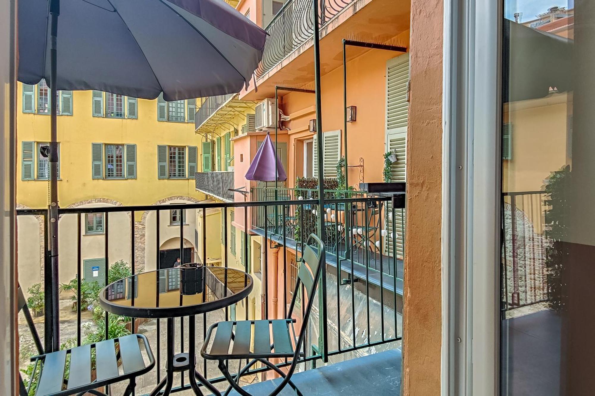 Junior Suite Balcony Courtyard side