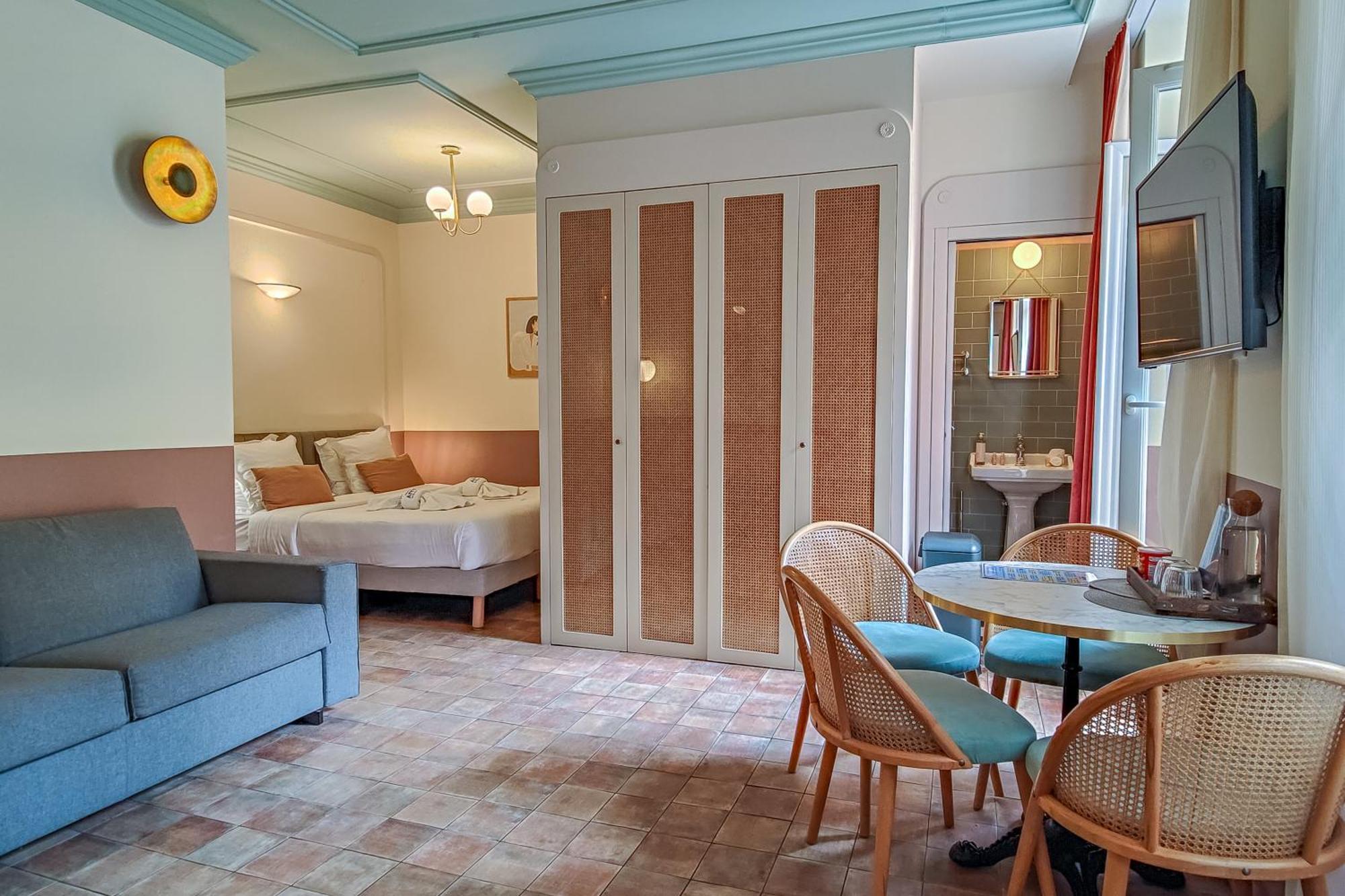 Junior Suite Balcony Courtyard side