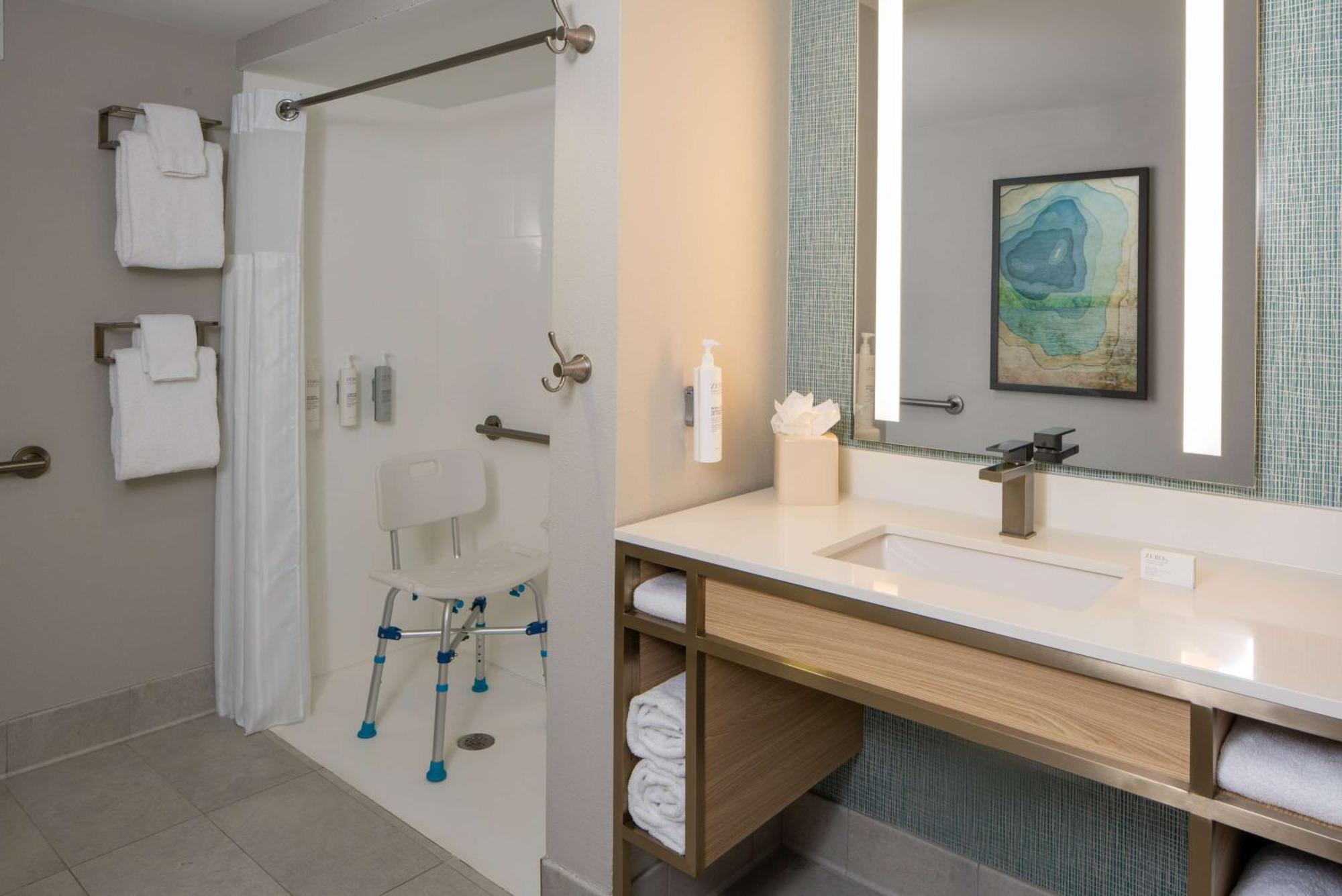 King Room with Roll-In Shower - Mobility/Hearing Accessible