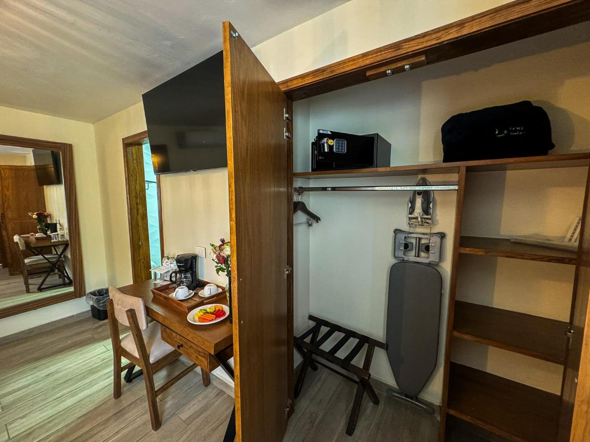 Standard Queen Room