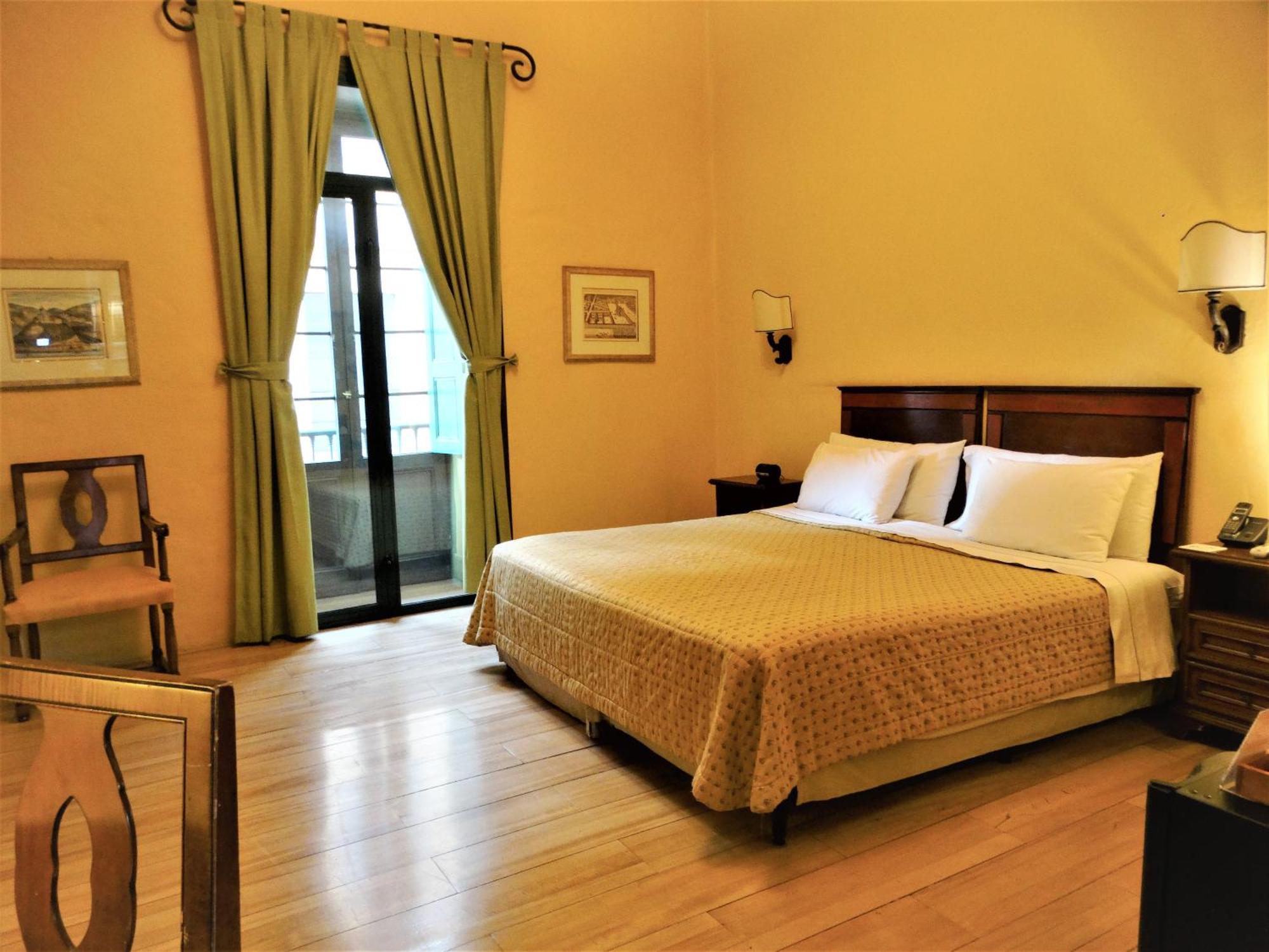 Standard Queen Room