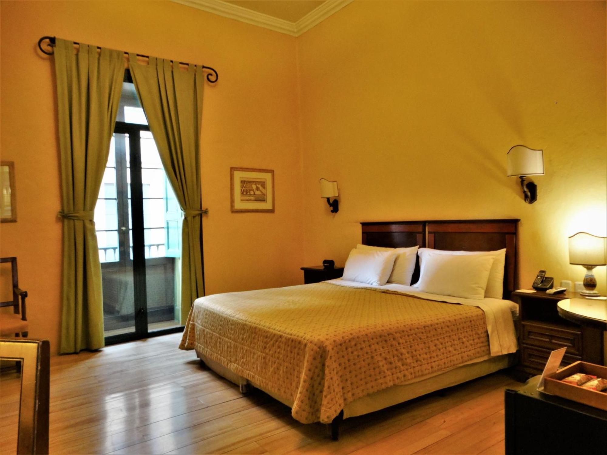 Standard Queen Room
