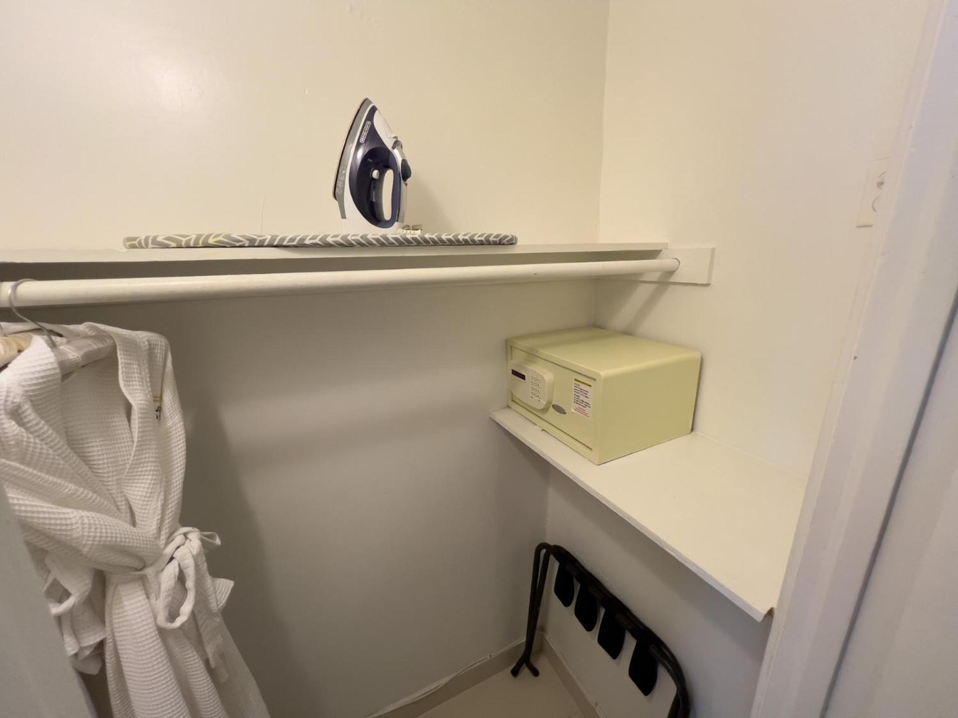 Room Two Double Beds or Oceanfront Non-Smoking