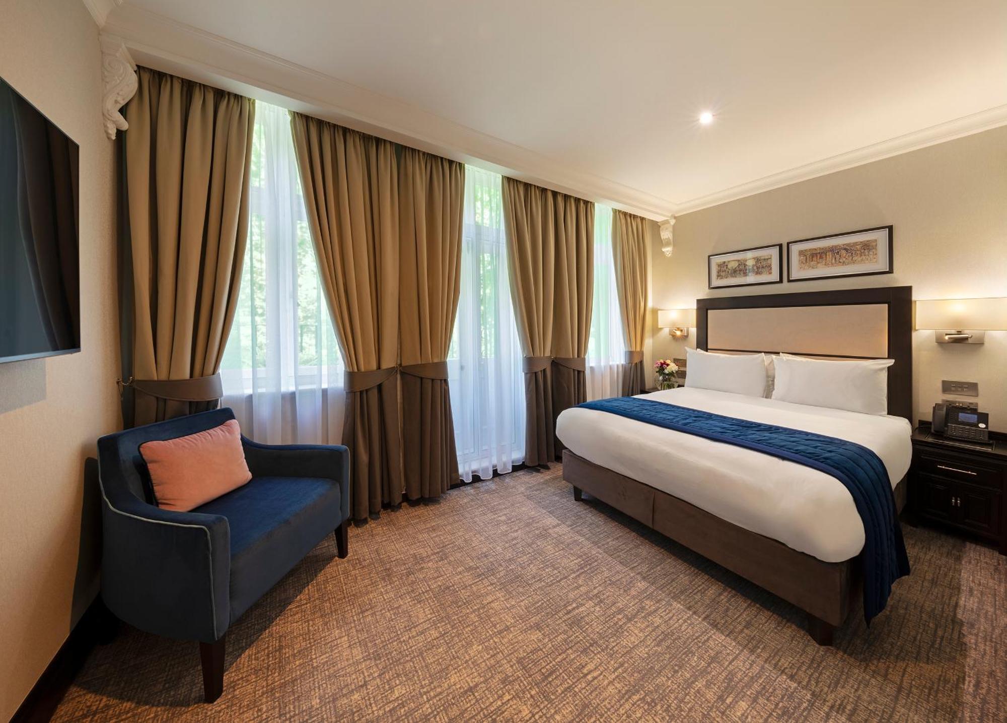Superior Queen Room