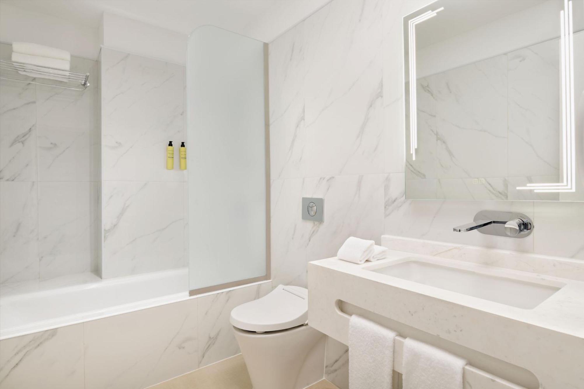 Larger Three Bedroom Apartment 3 King Beach Access