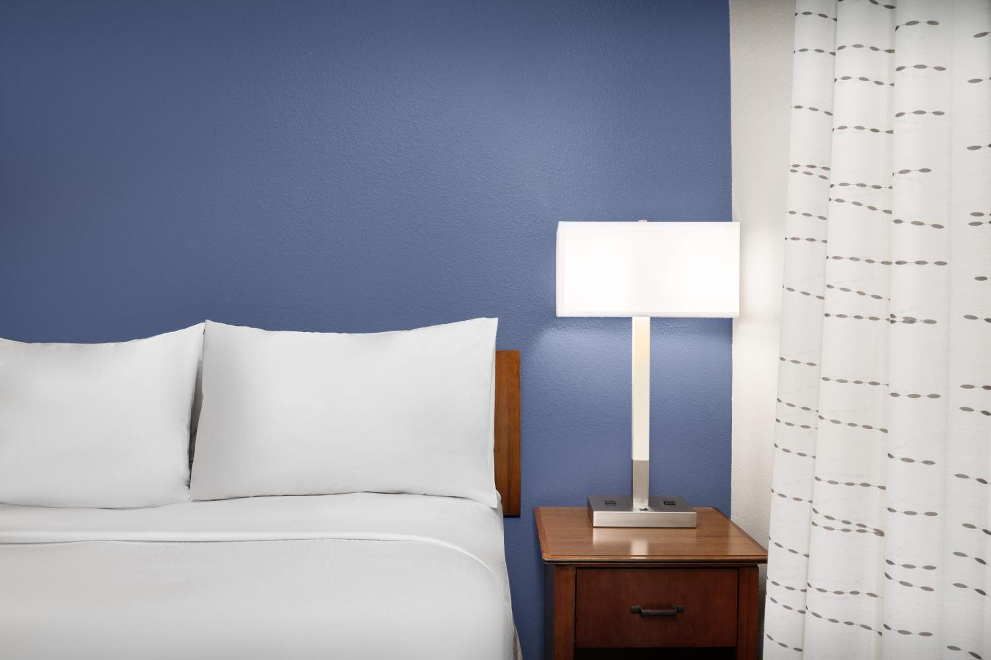 One-Bedroom Queen Suite