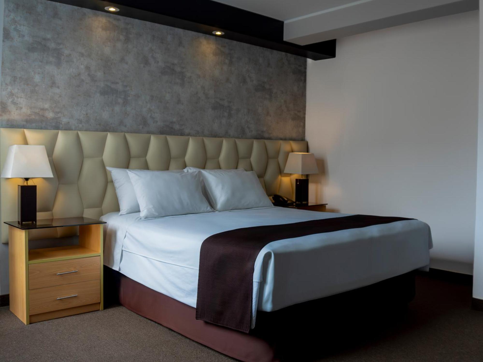 Queen Room Spa Bath