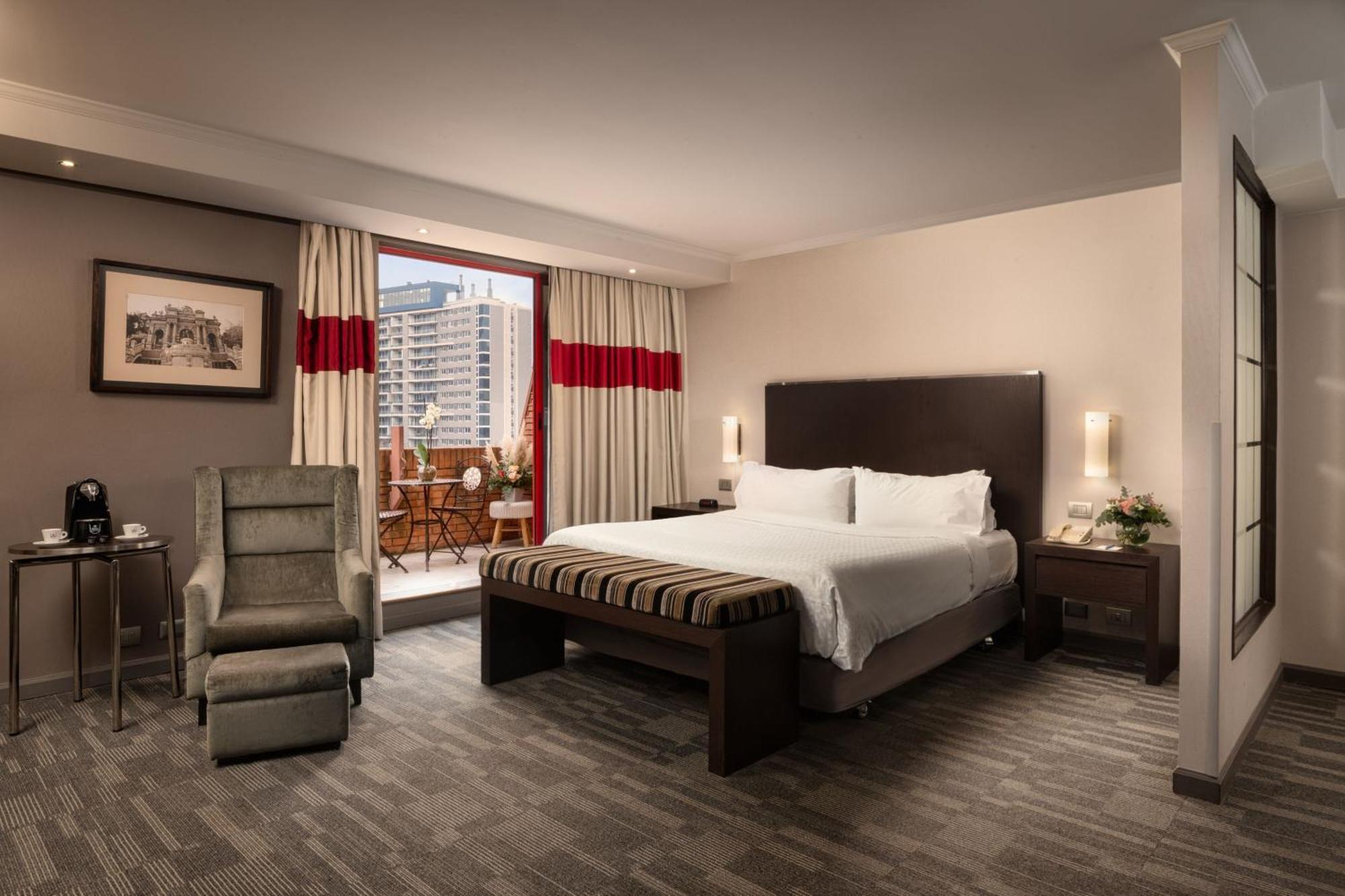 One-Bedroom Junior King Suite City View