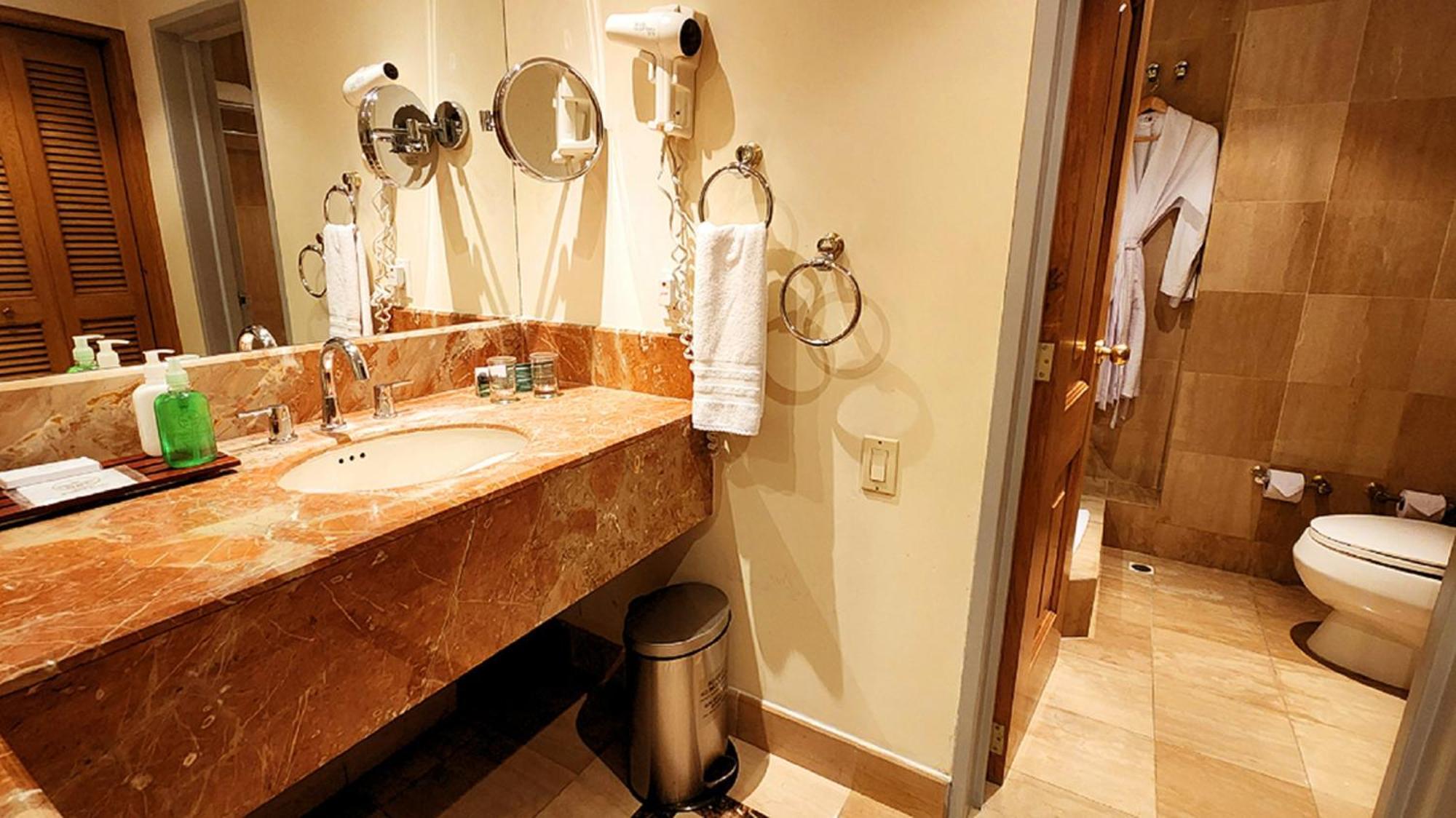 Deluxe Double Room Bath