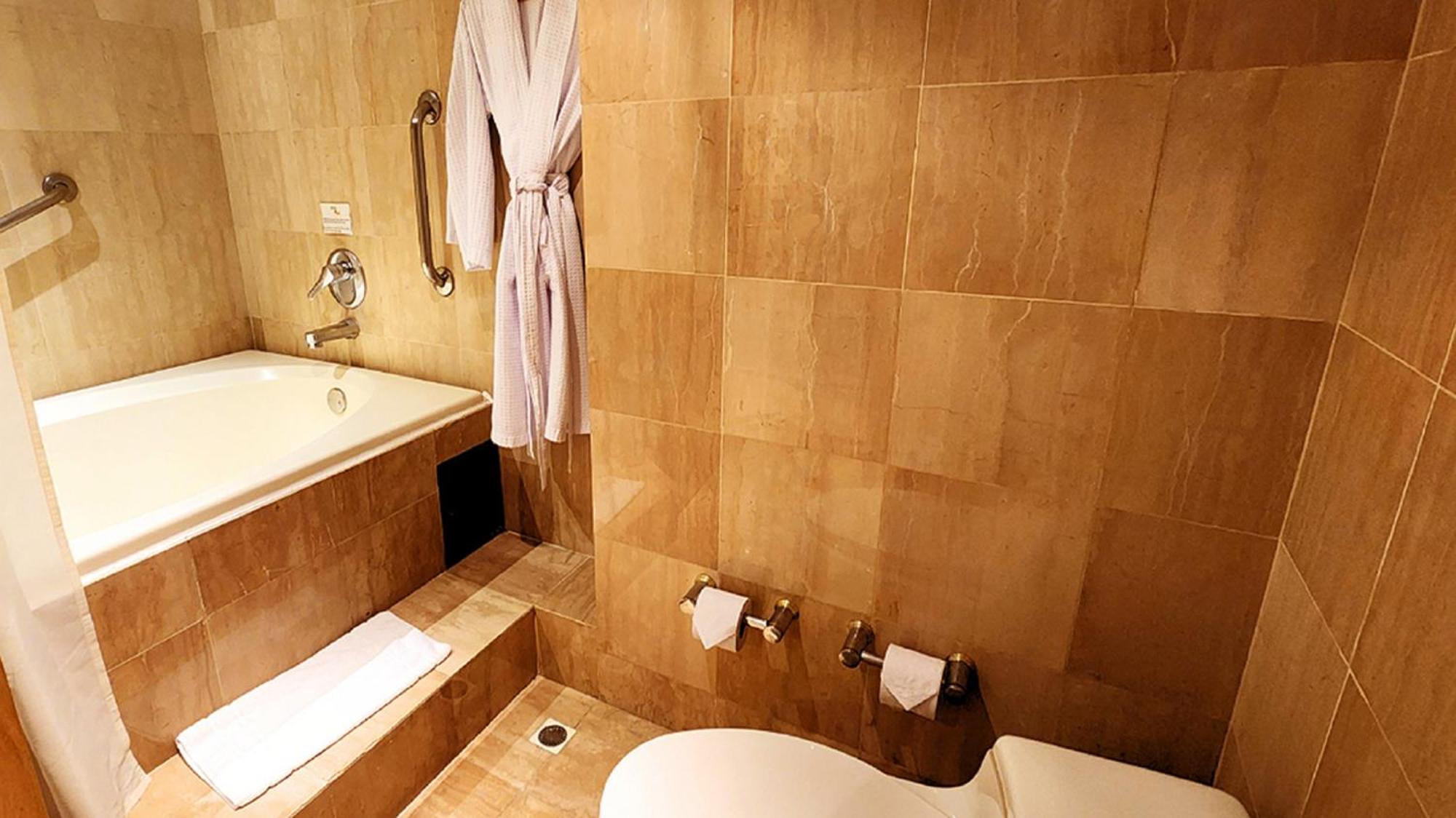 Deluxe Double Room Bath