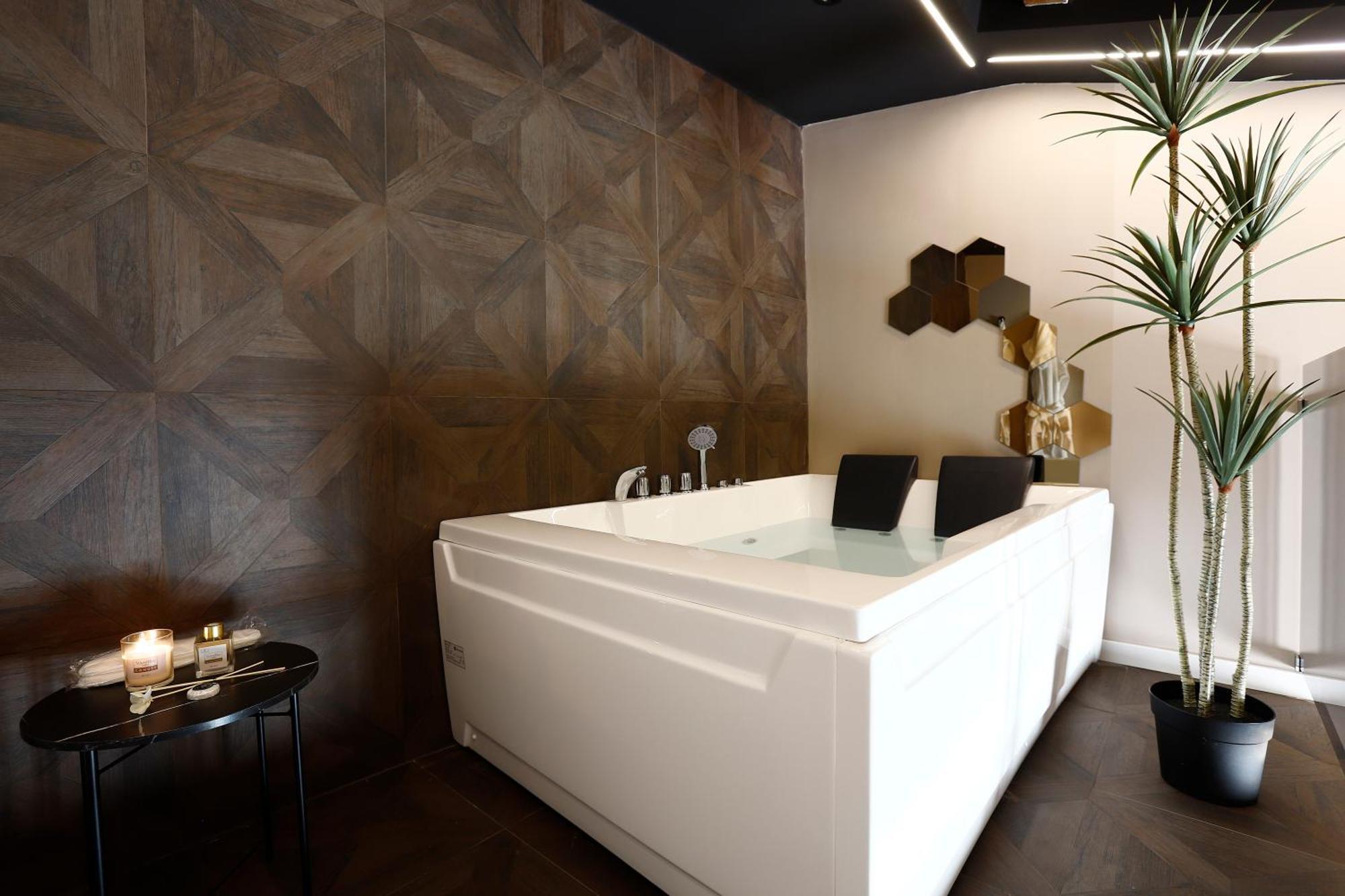 King Room Spa Bath