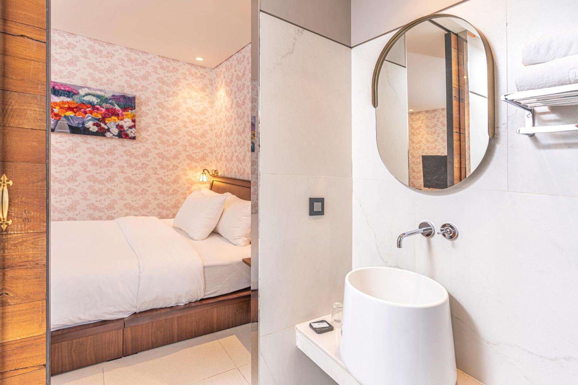 Double Room - No Window