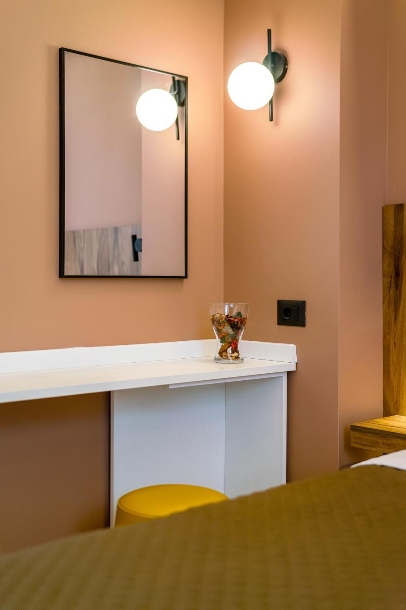 Deluxe One-Bedroom Apartment City View