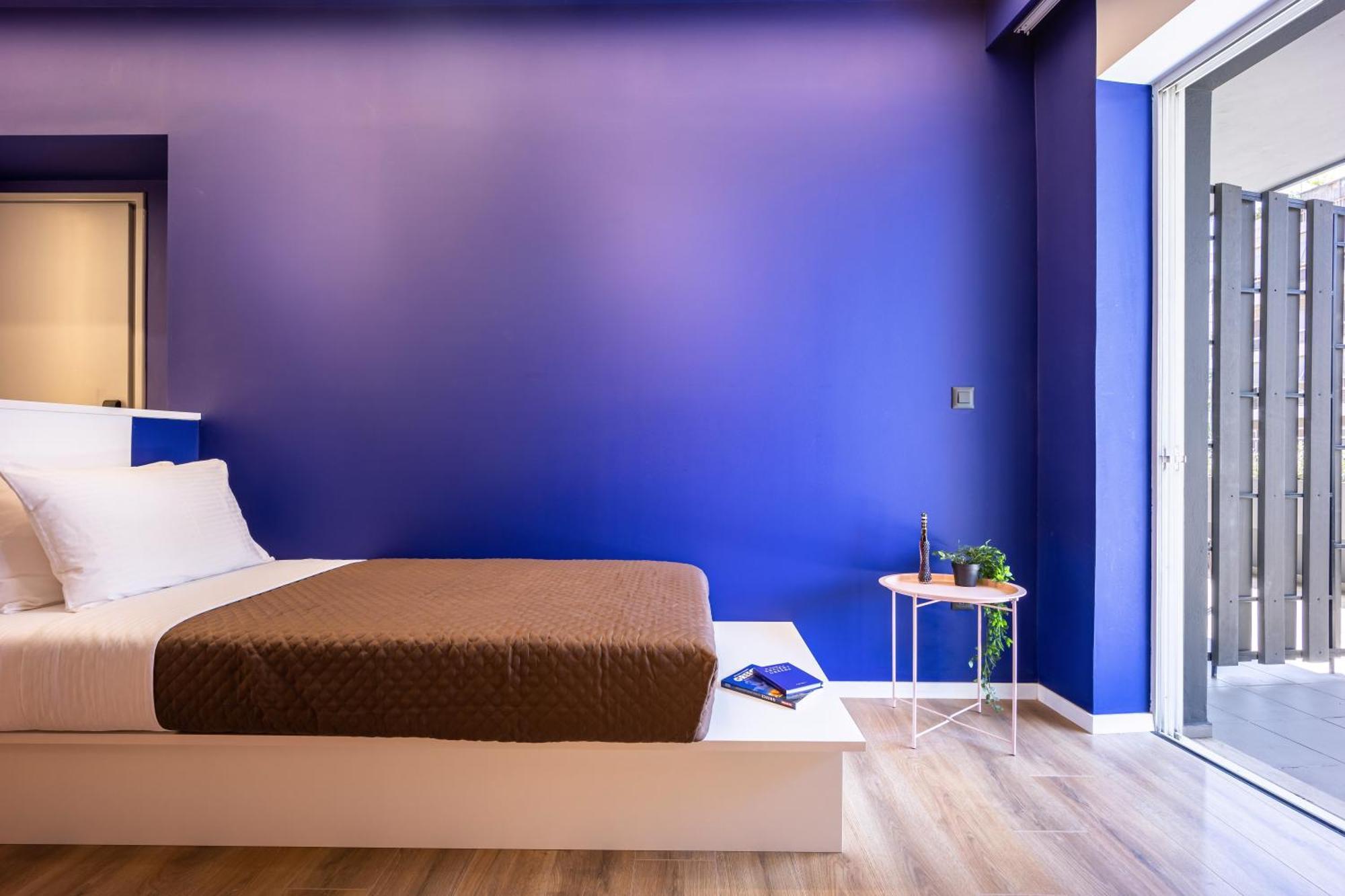 Deluxe One-Bedroom Apartment City View