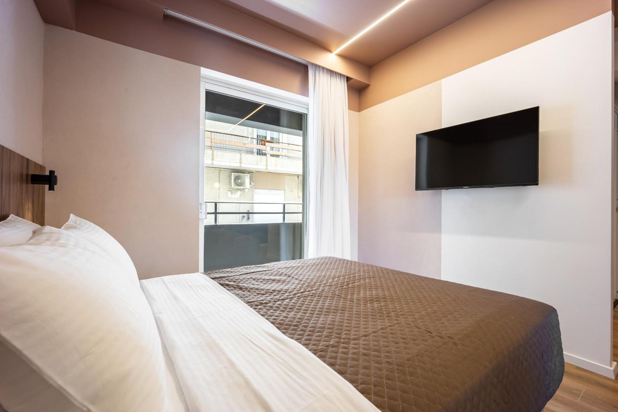 Deluxe One-Bedroom Apartment City View