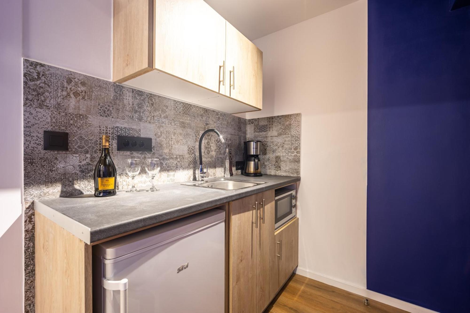 Deluxe One-Bedroom Apartment City View