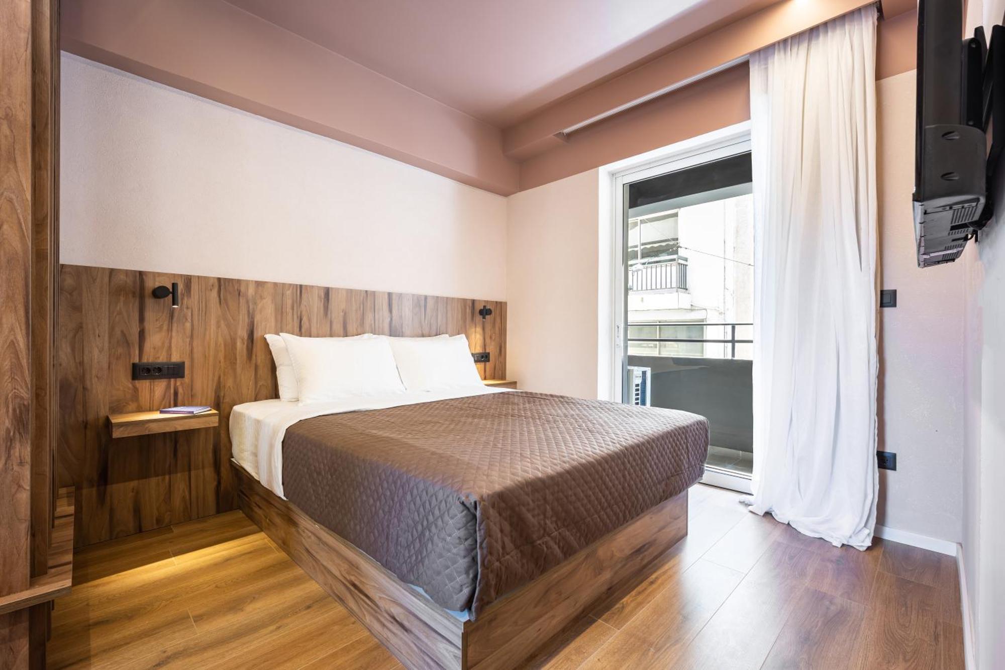 Deluxe One-Bedroom Apartment City View