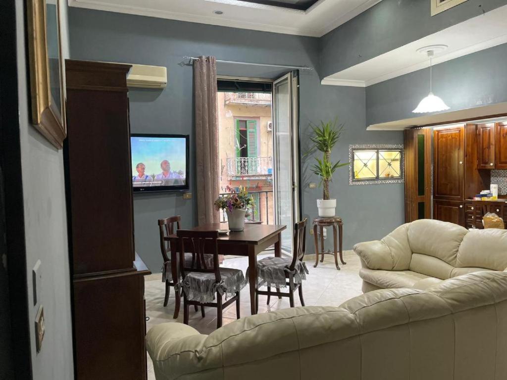 One-Bedroom Apartment Balcony City View