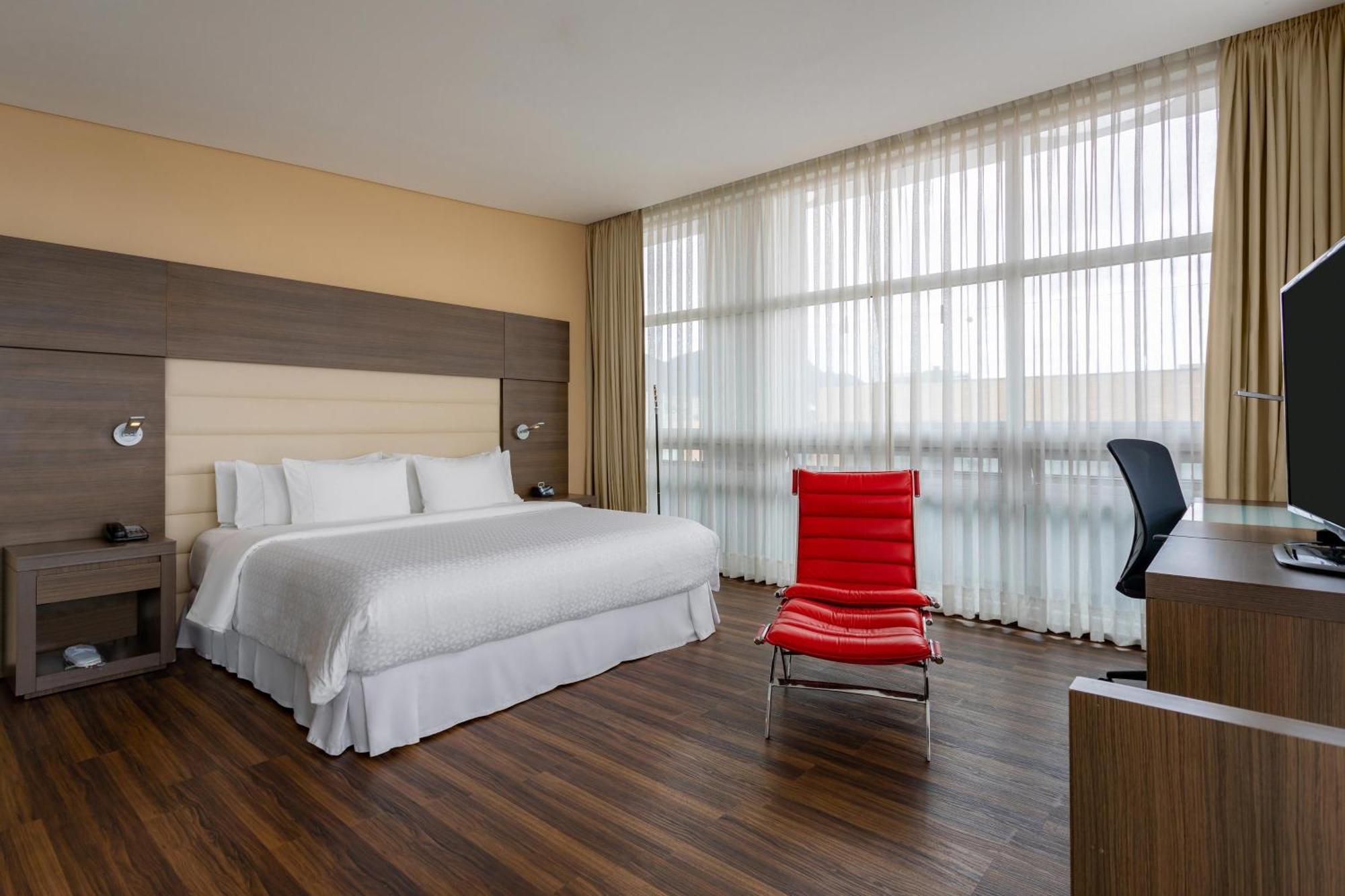 Junior Suite Club level 1 Bedroom Junior Suite 1 King