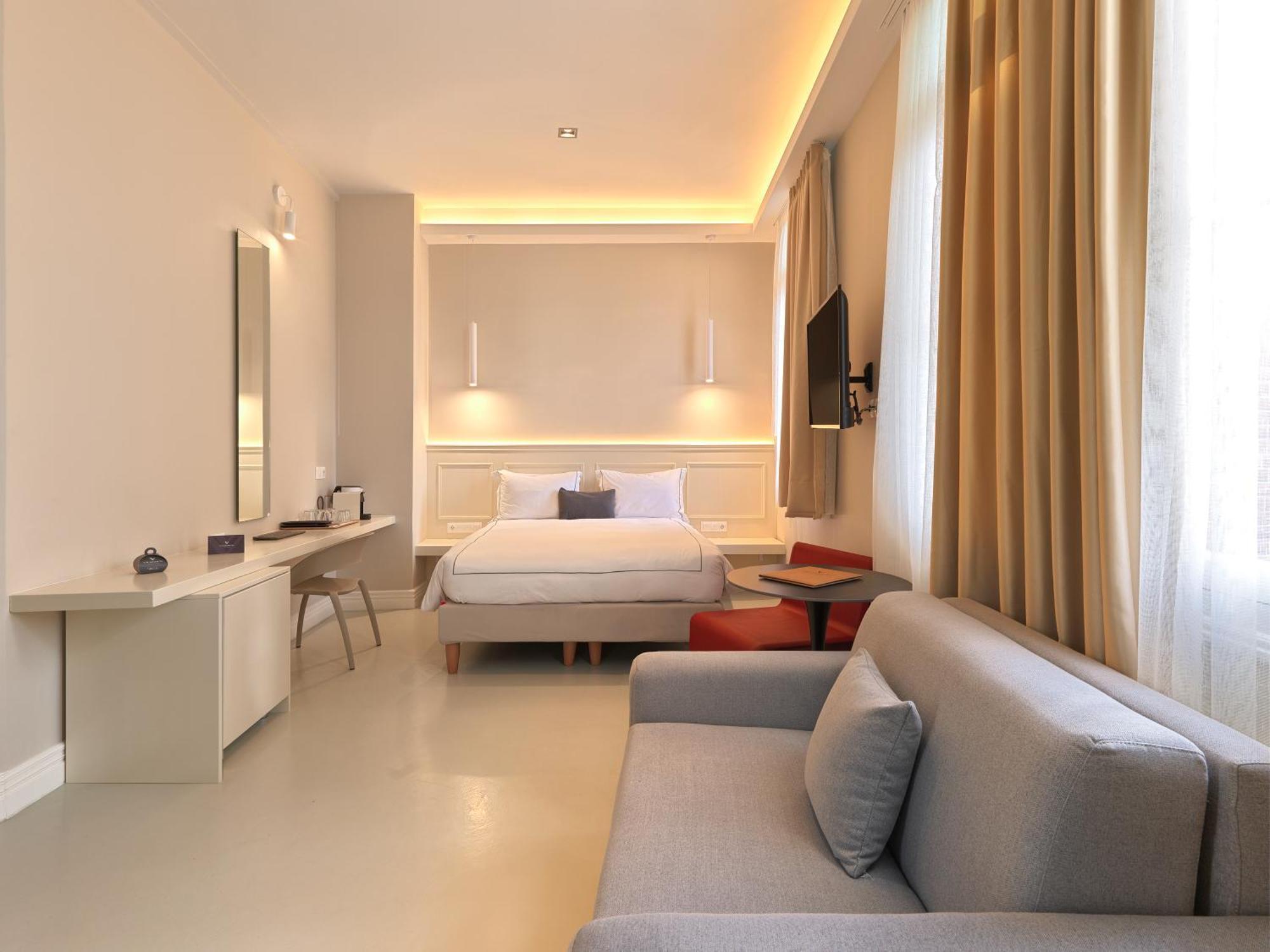 Deluxe Triple Suite City View